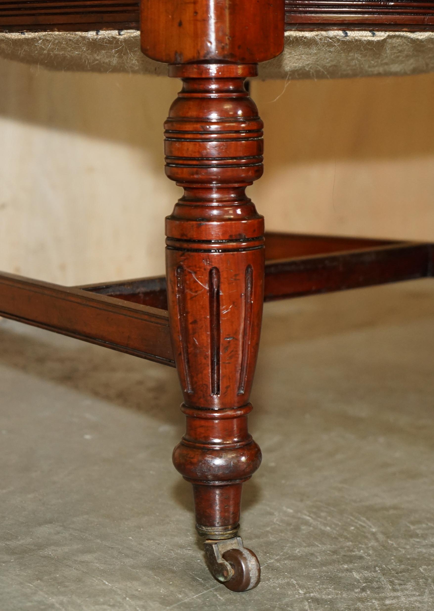 Exquis armoire d'aviron d'antiquités d'Angleterre, sculptée à la main,LABOUR & WAIT en vente 5
