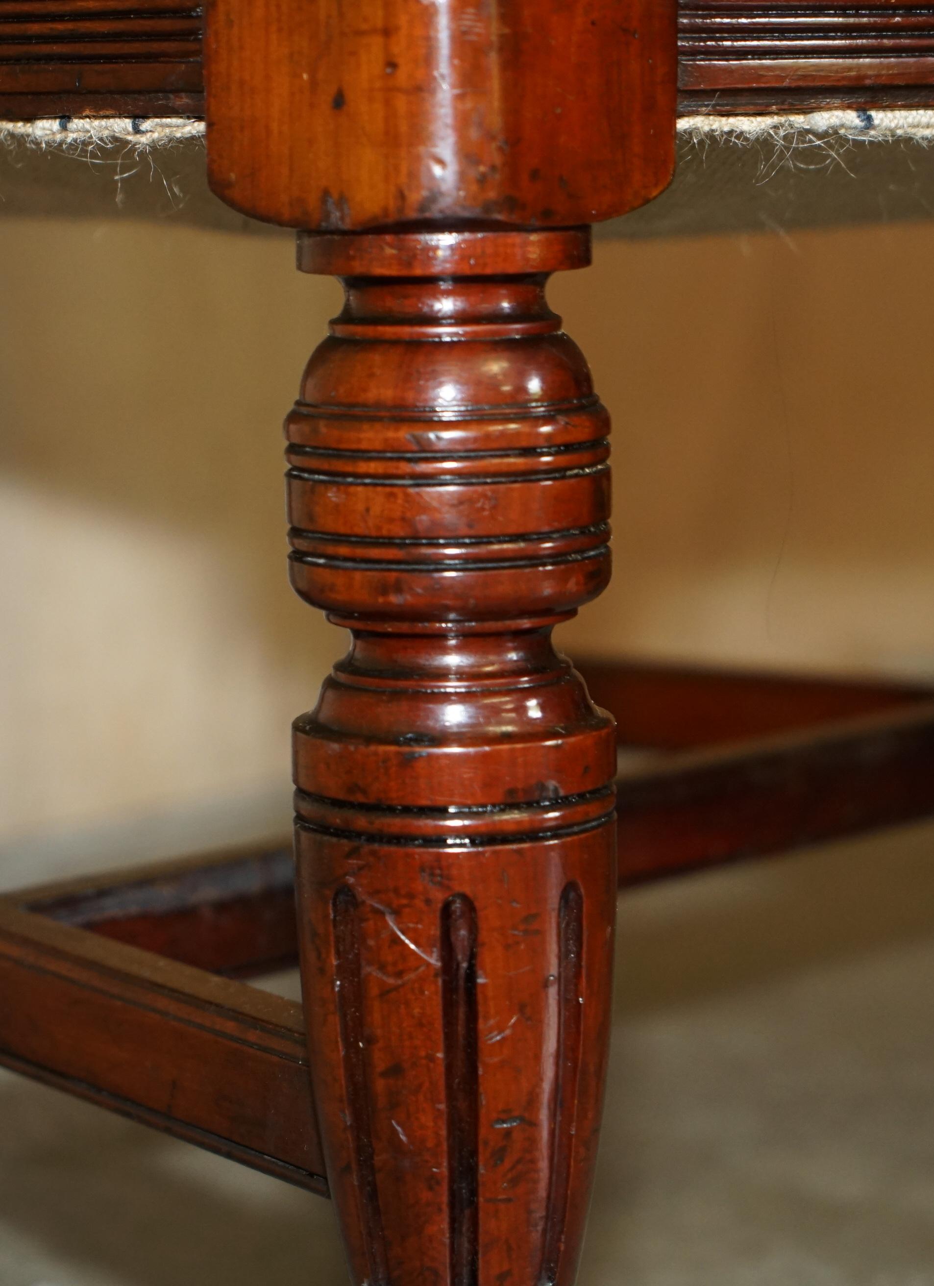 Exquis armoire d'aviron d'antiquités d'Angleterre, sculptée à la main,LABOUR & WAIT en vente 6