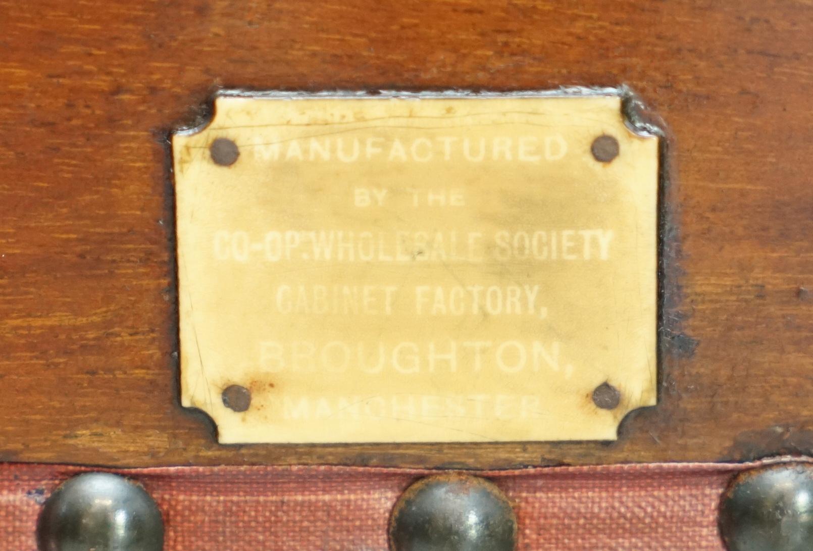 Exquis armoire d'aviron d'antiquités d'Angleterre, sculptée à la main,LABOUR & WAIT en vente 10