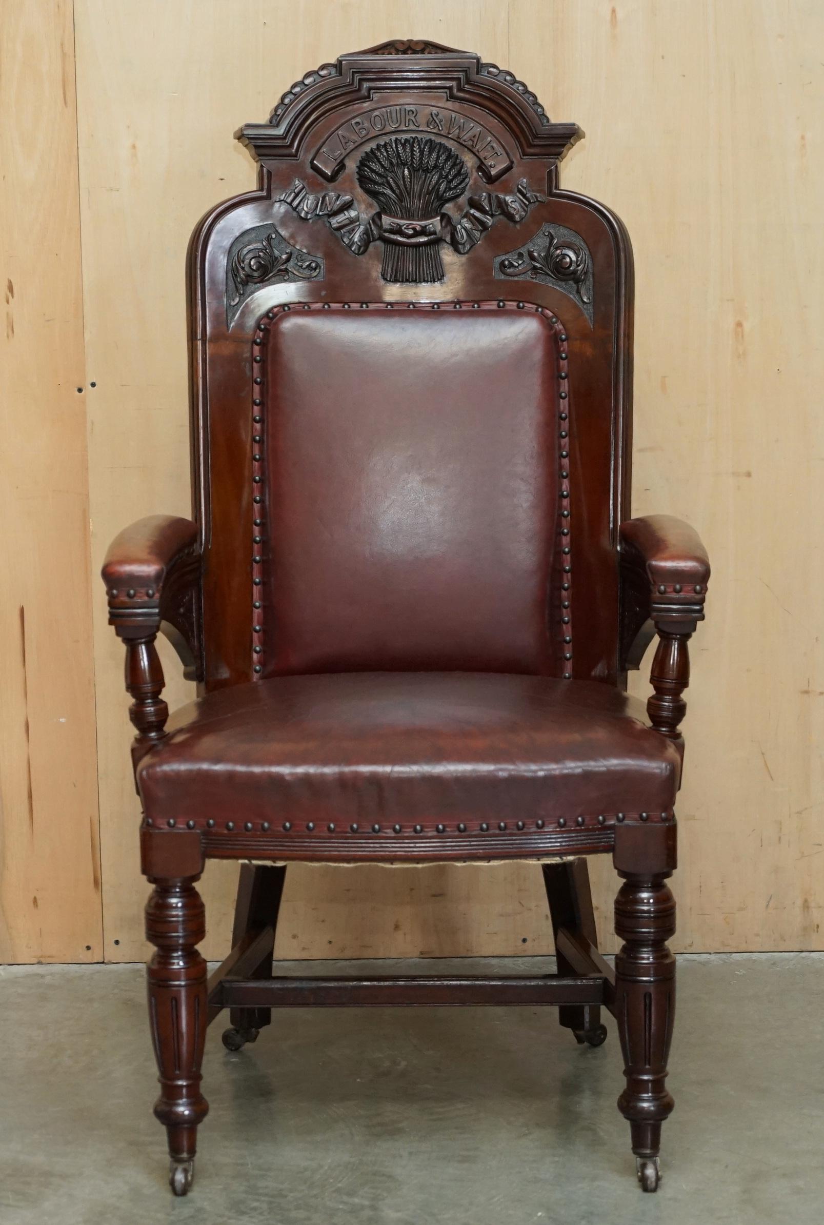 Victorien Exquis armoire d'aviron d'antiquités d'Angleterre, sculptée à la main,LABOUR & WAIT en vente