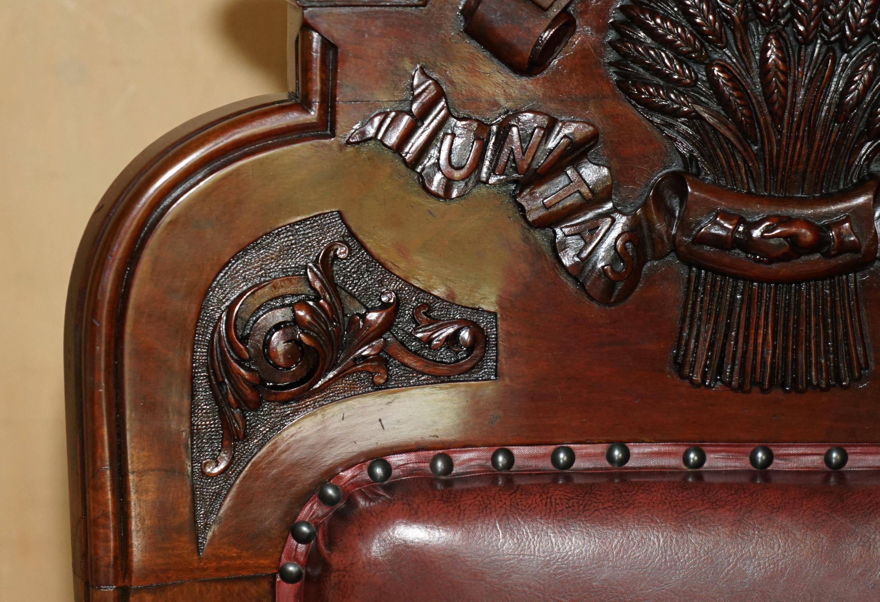 Exquis armoire d'aviron d'antiquités d'Angleterre, sculptée à la main,LABOUR & WAIT Bon état - En vente à West Sussex, Pulborough