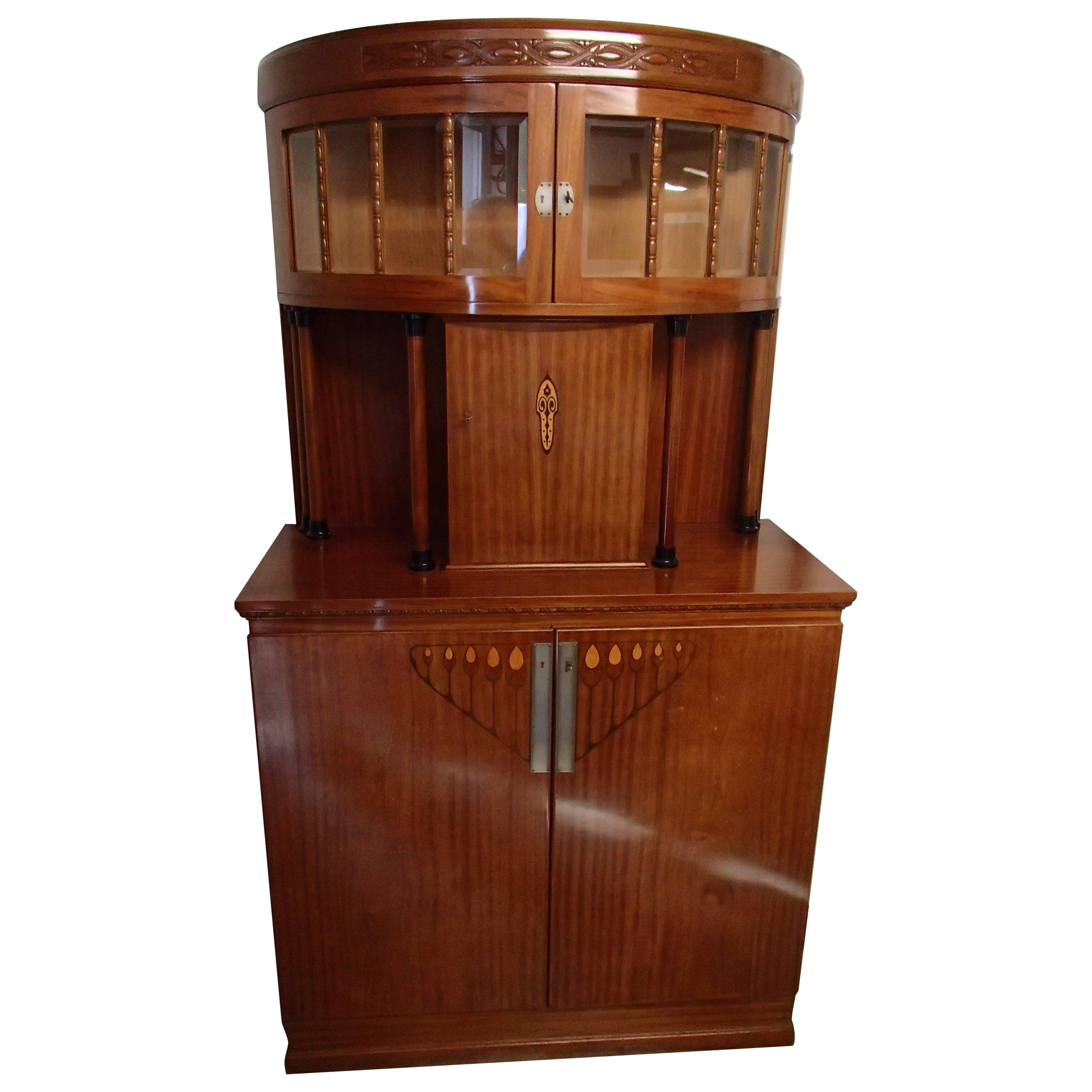 Exqusite credenza in stile Art Nouveau con intarsio e vetrinetta circondata in vendita