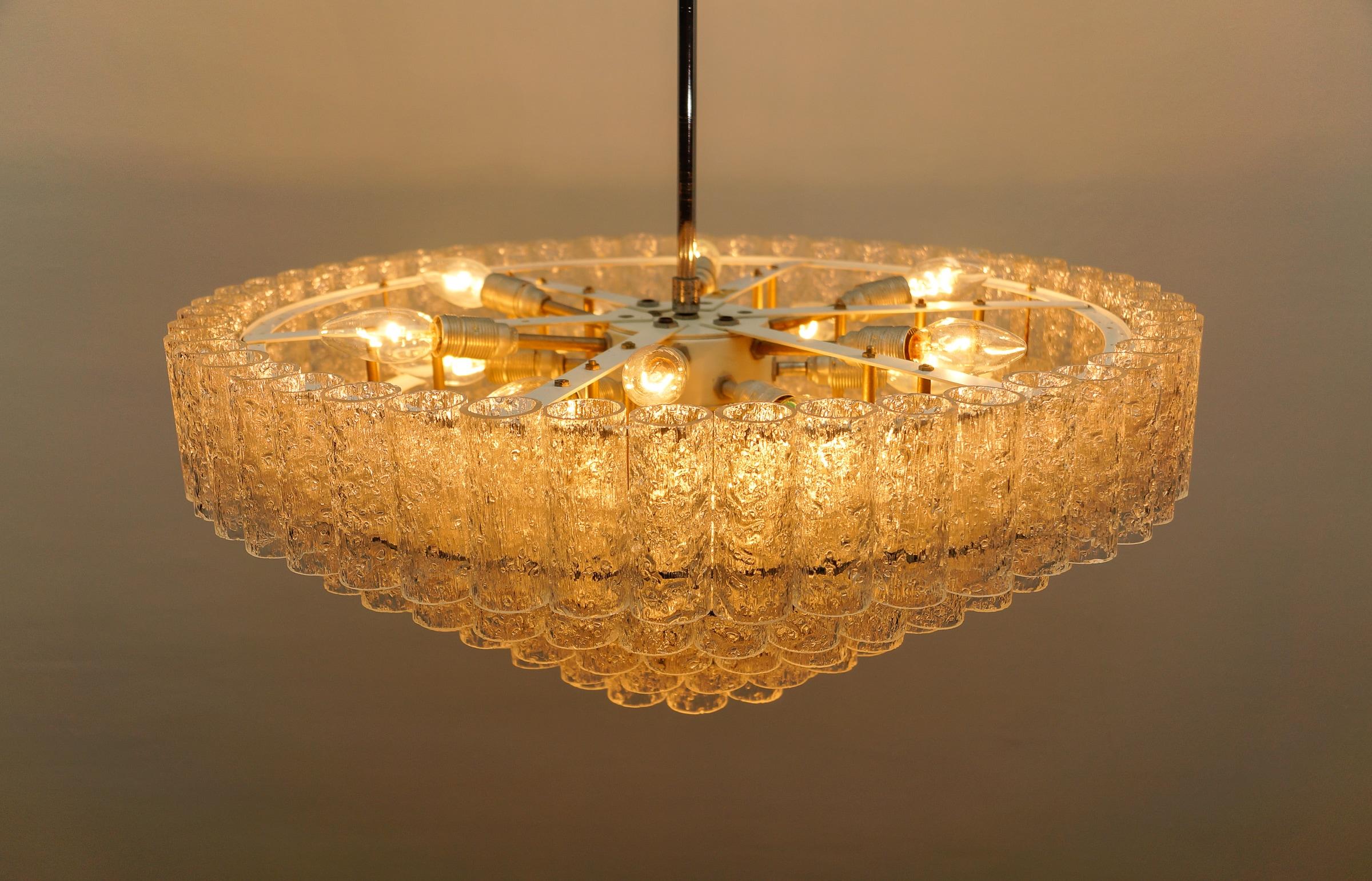 Magnifique lustre allemand à 5 étages en verre de glace par Doria Leuchten, années 1960 en vente 3