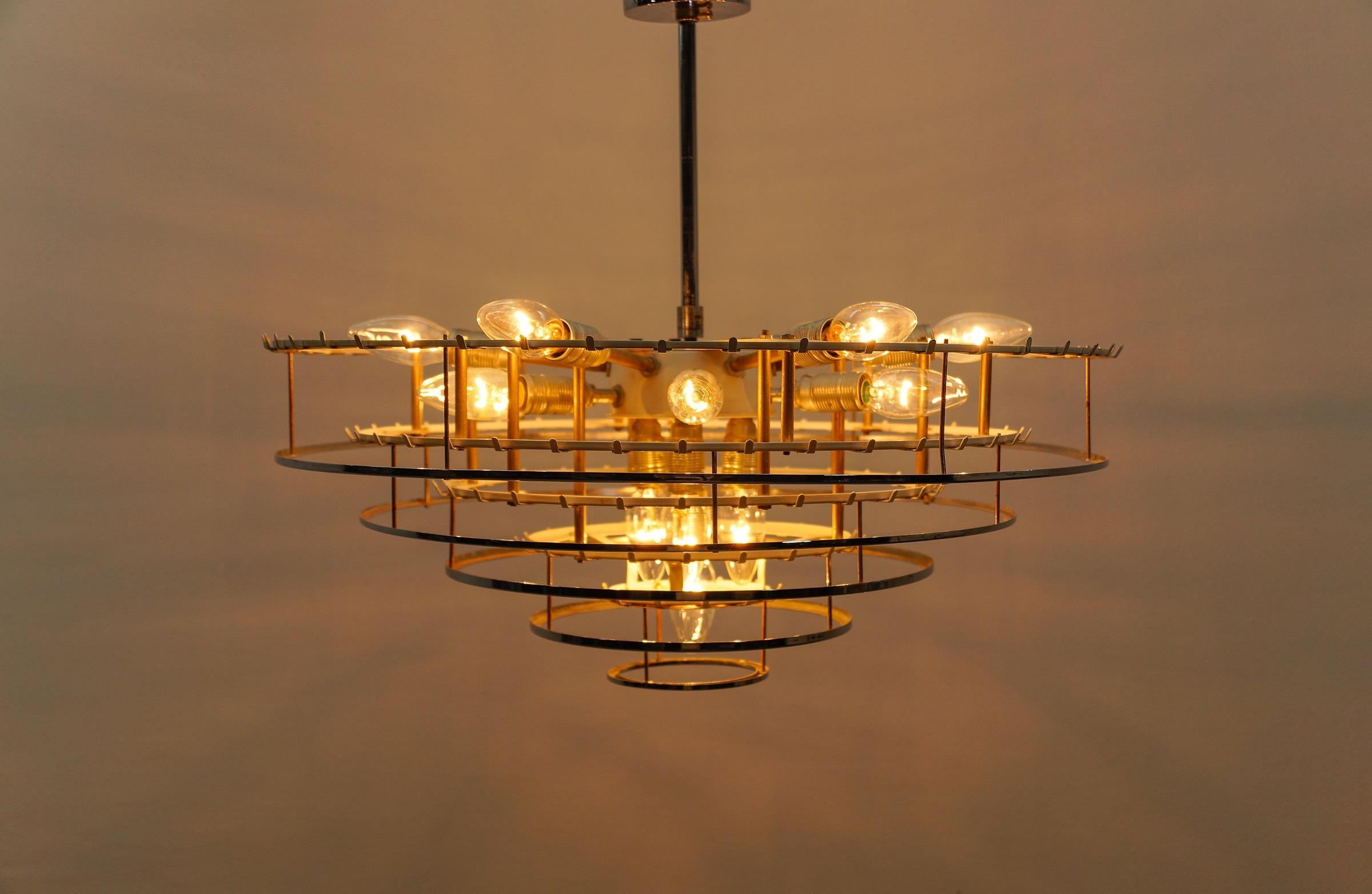 Magnifique lustre allemand à 5 étages en verre de glace par Doria Leuchten, années 1960 en vente 8