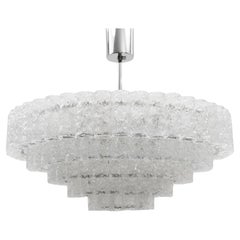 Exravagantischer deutscher 5-stöckiger Eisglas-Kronleuchter aus Eisglas von Doria Leuchten, 1960er Jahre