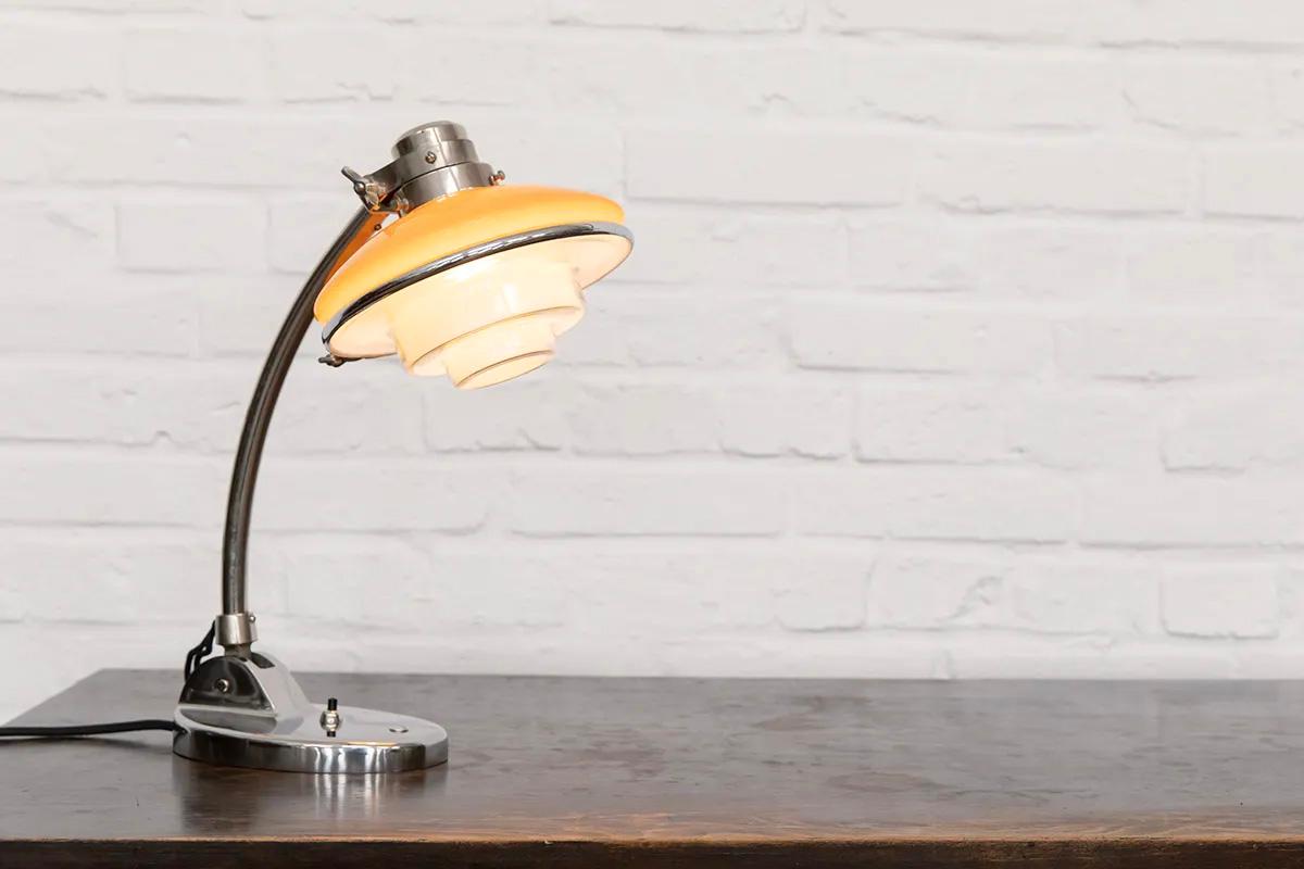 Sistrah T 2 Megaphos extremadamente raro  Lámpara de mesa de Otto Müller para Sistrah Latón en venta