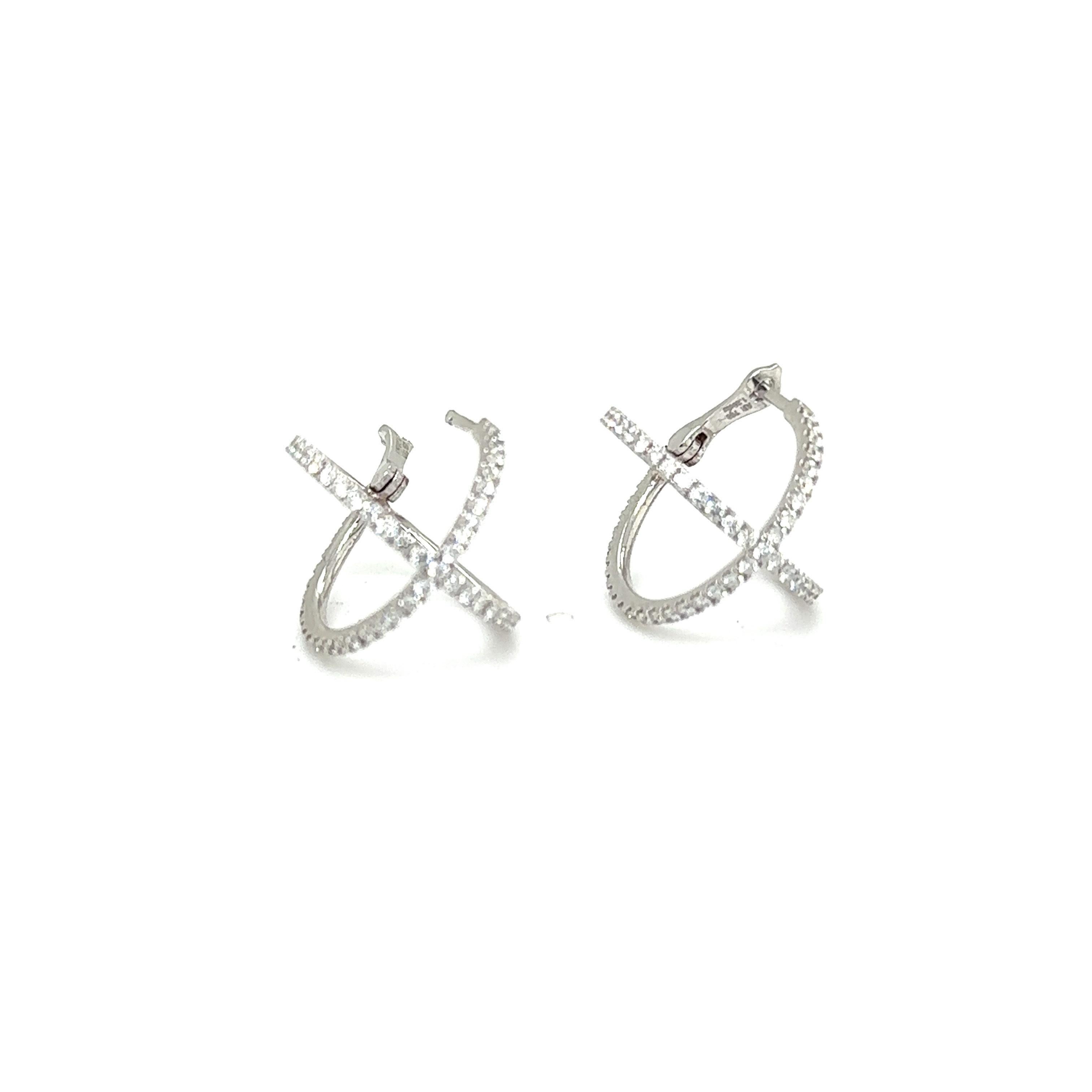 EXROUND18 - 18K White Gold Round X Hoop Earrings In New Condition For Sale In New York, NY