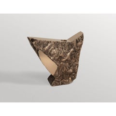Escultura de arte contemporáneo con superficie patinada a la luz Firmada por Niclas Wolf