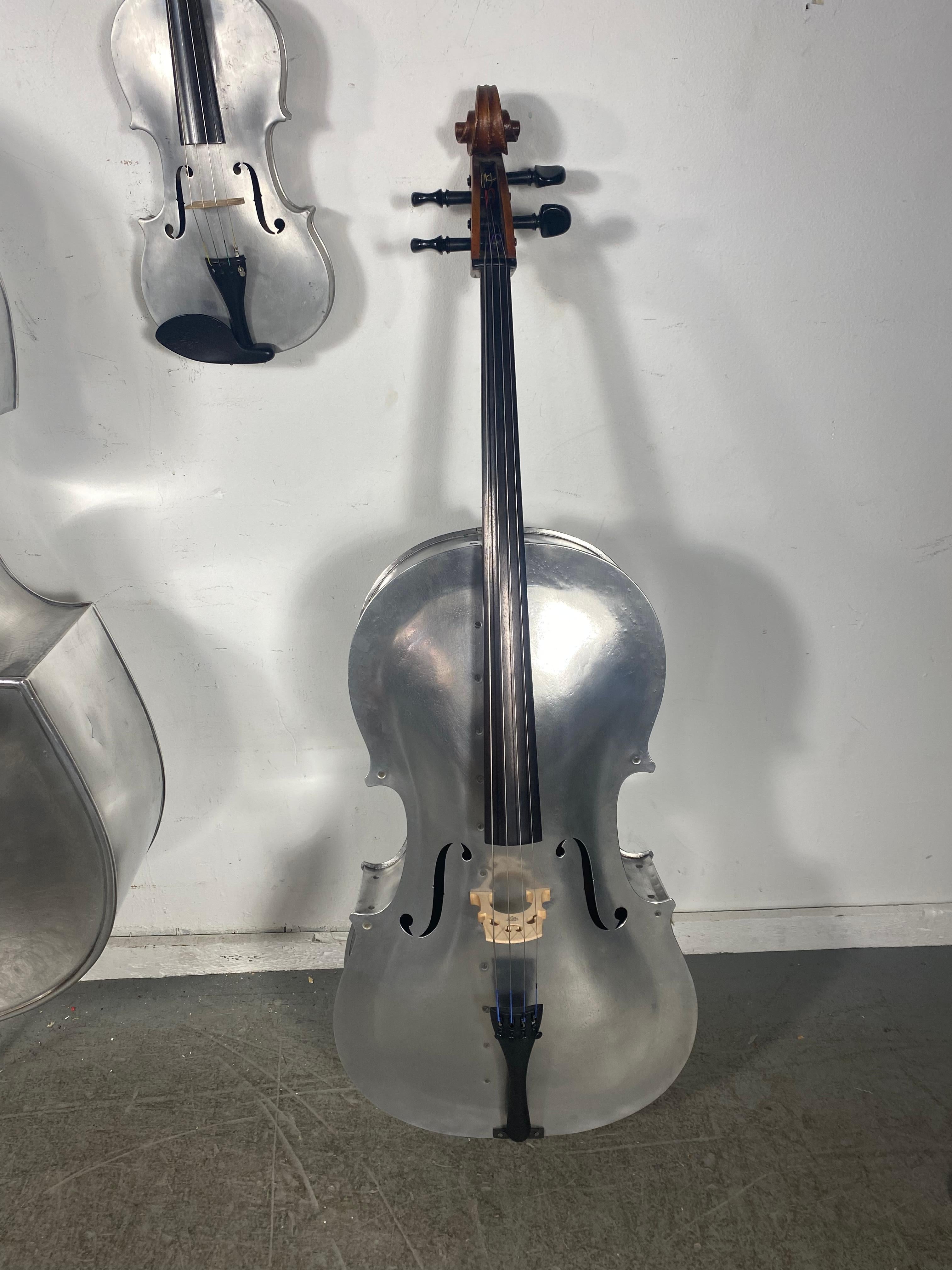 Außergewöhnlich seltene Kollektion Alcoa-Aluminium- String- Instrumente,bass,cello, Violine (Art déco) im Angebot