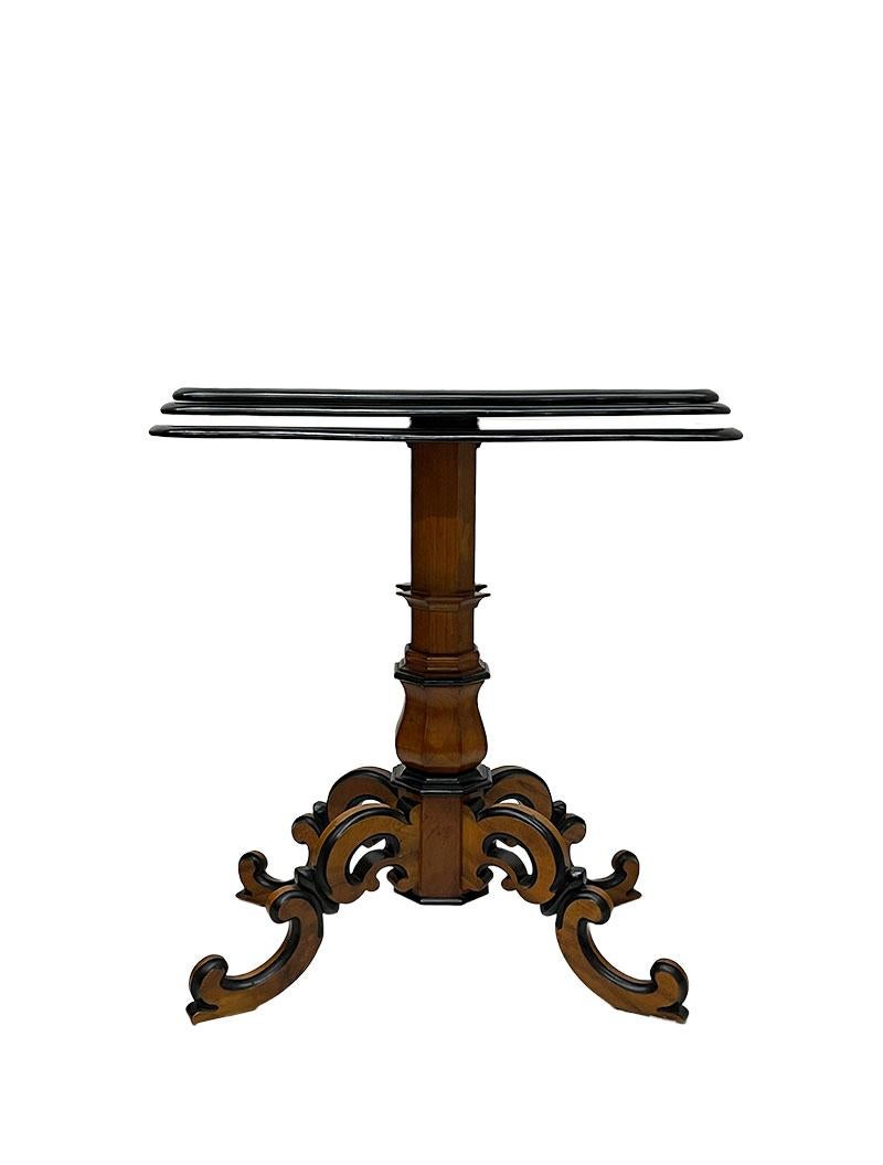Extandable Walnut Side Table, circa 1850 In Good Condition For Sale In Delft, NL