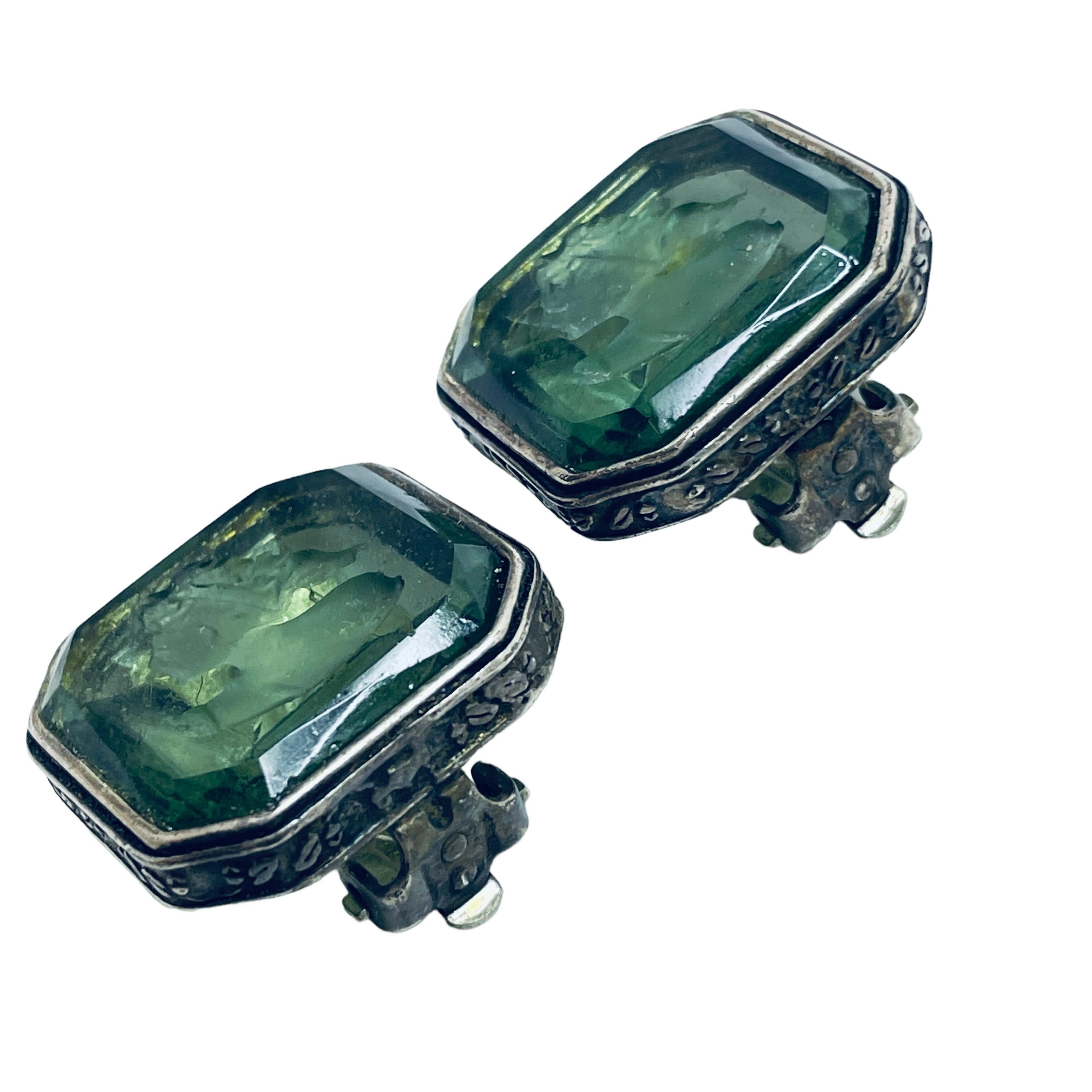 EXTASIA vintage silver tone green glass intaglio cameo designer clip on earrings In Good Condition For Sale In Palos Hills, IL