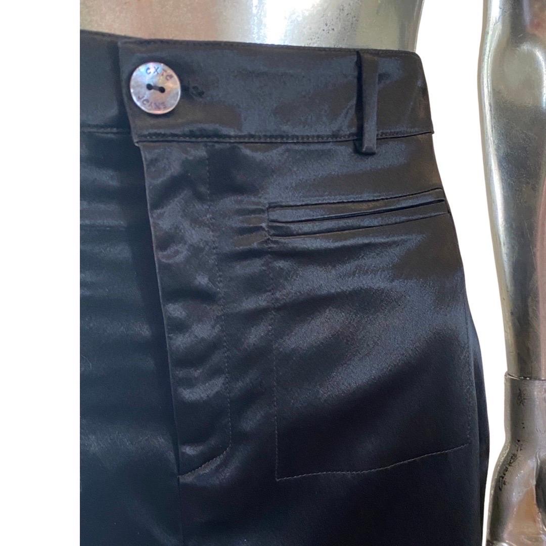 Women's Extē Italy Black Satin Short Jean Style Skirt Size 6 For Sale