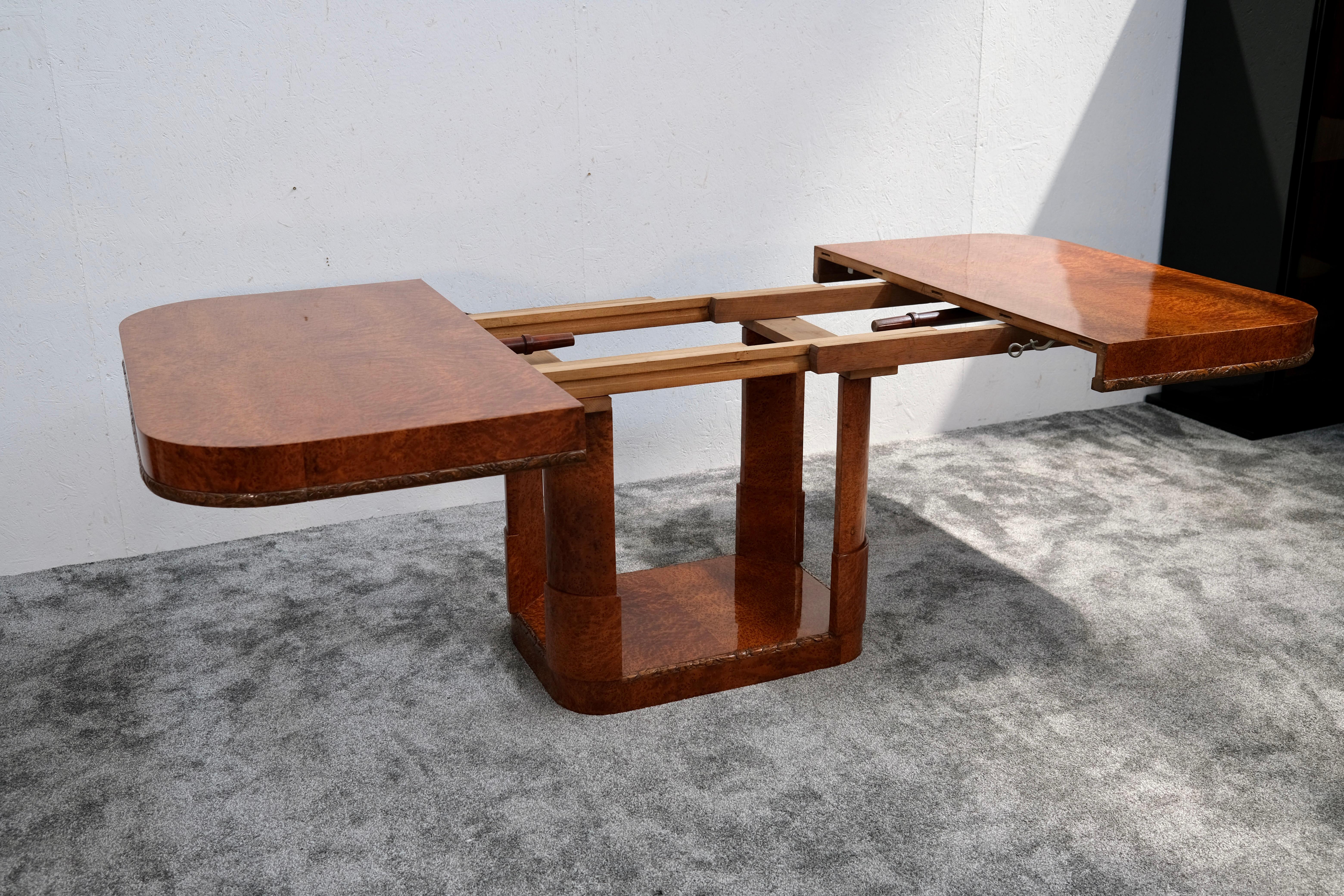 Extedable French Art Deco Dining Table in Thuja with Floral Carving, circa 1930 For Sale 6