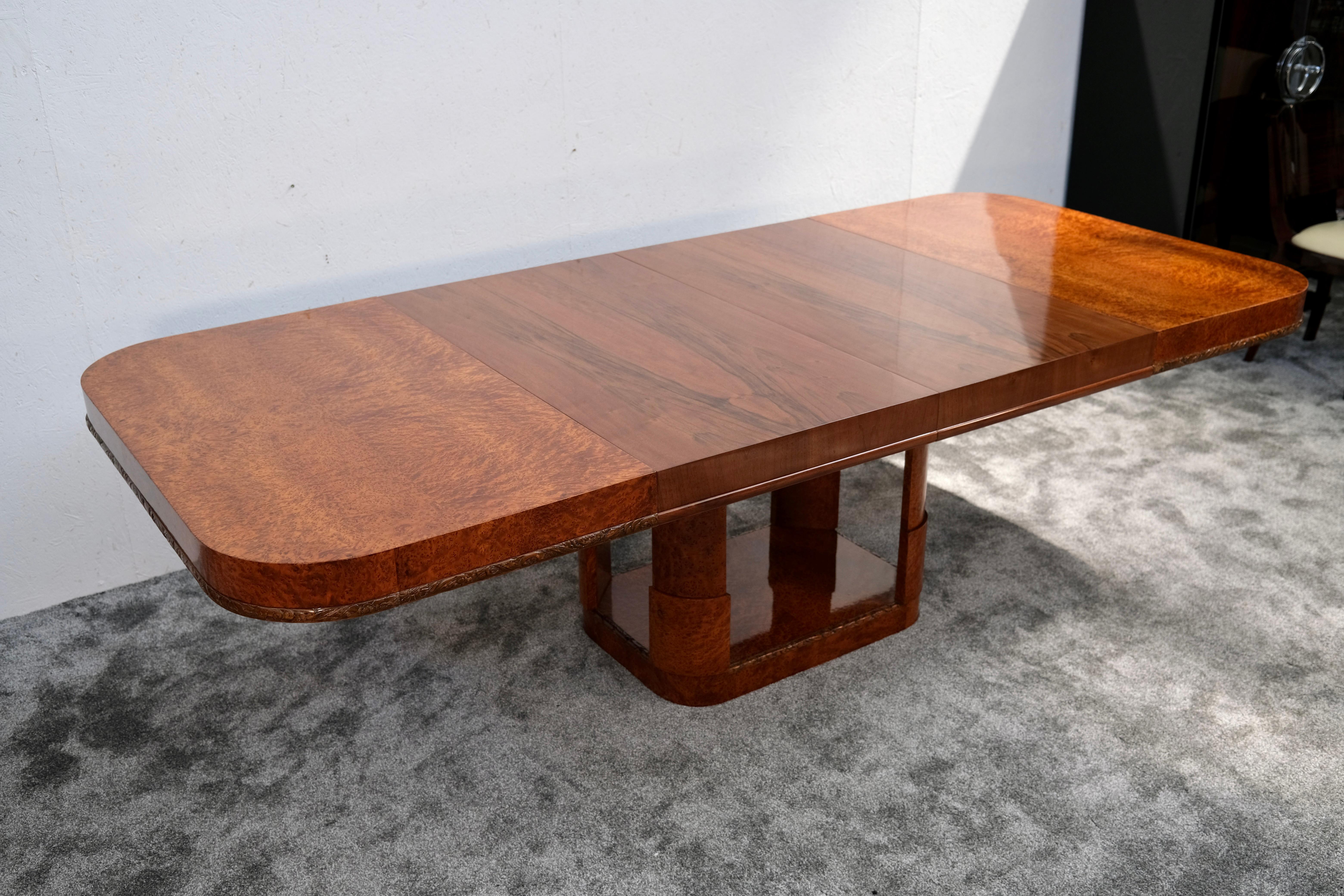 Extedable French Art Deco Dining Table in Thuja with Floral Carving, circa 1930 For Sale 7