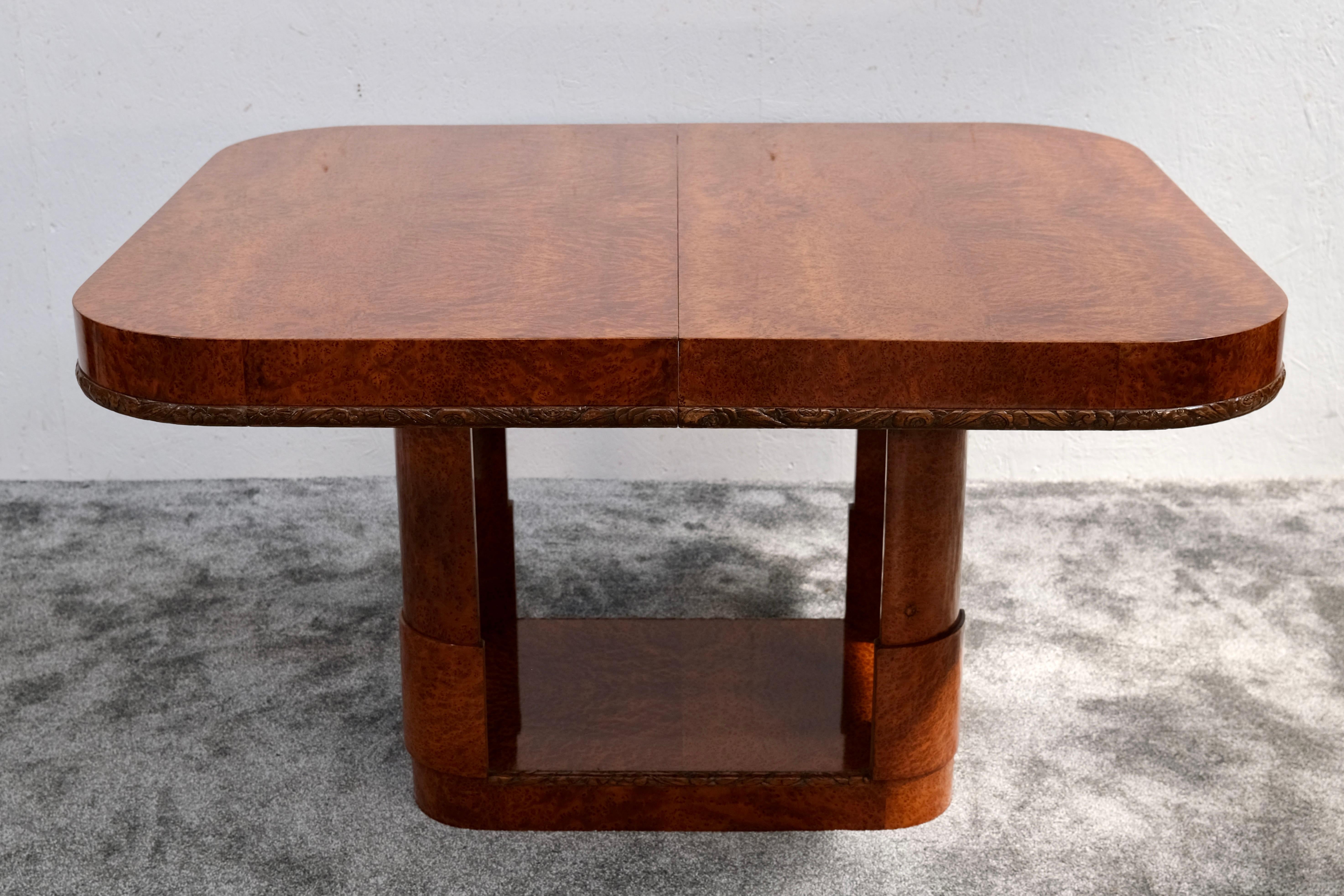 Mid-20th Century Extedable French Art Deco Dining Table in Thuja with Floral Carving, circa 1930 For Sale