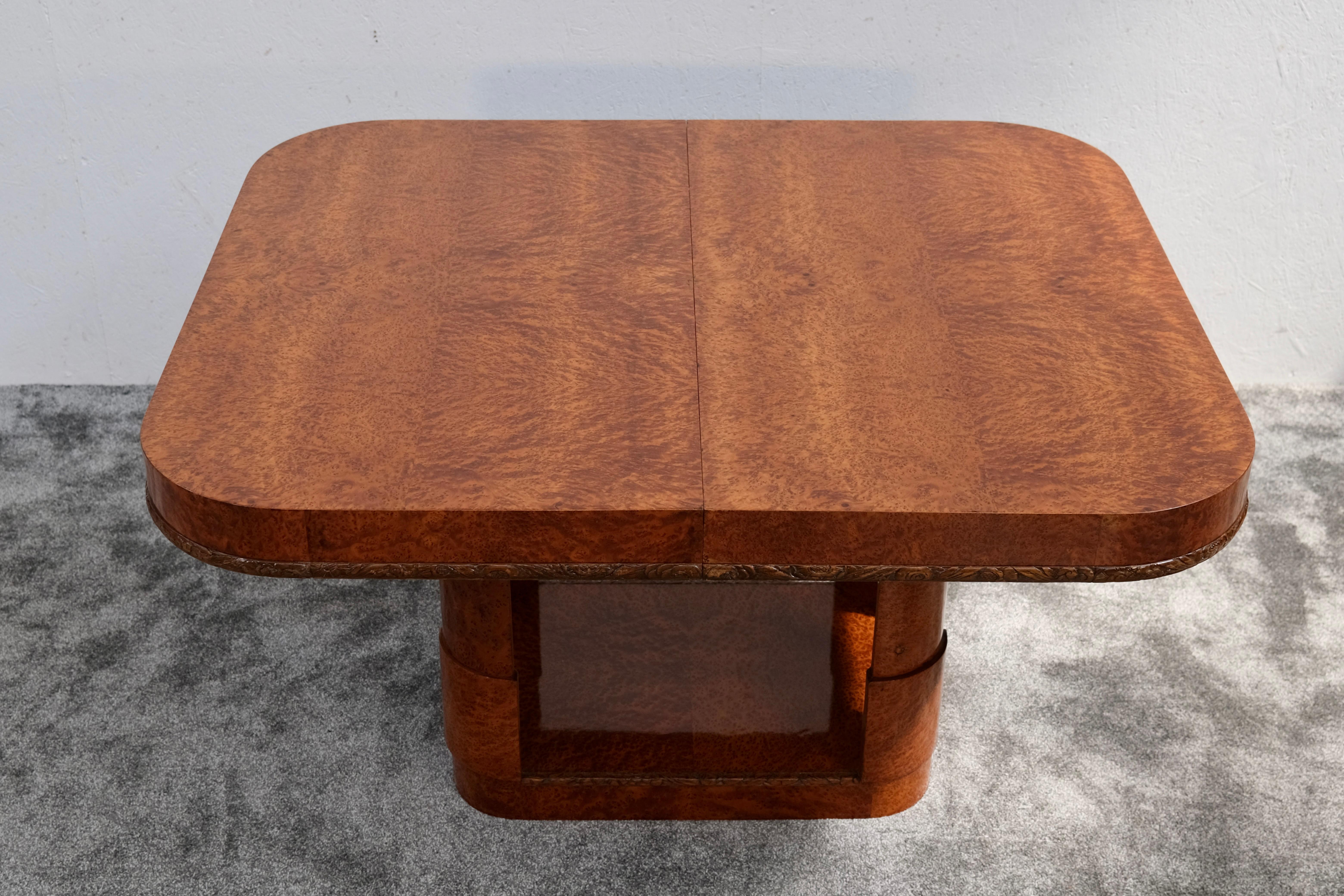 Wood Extedable French Art Deco Dining Table in Thuja with Floral Carving, circa 1930 For Sale
