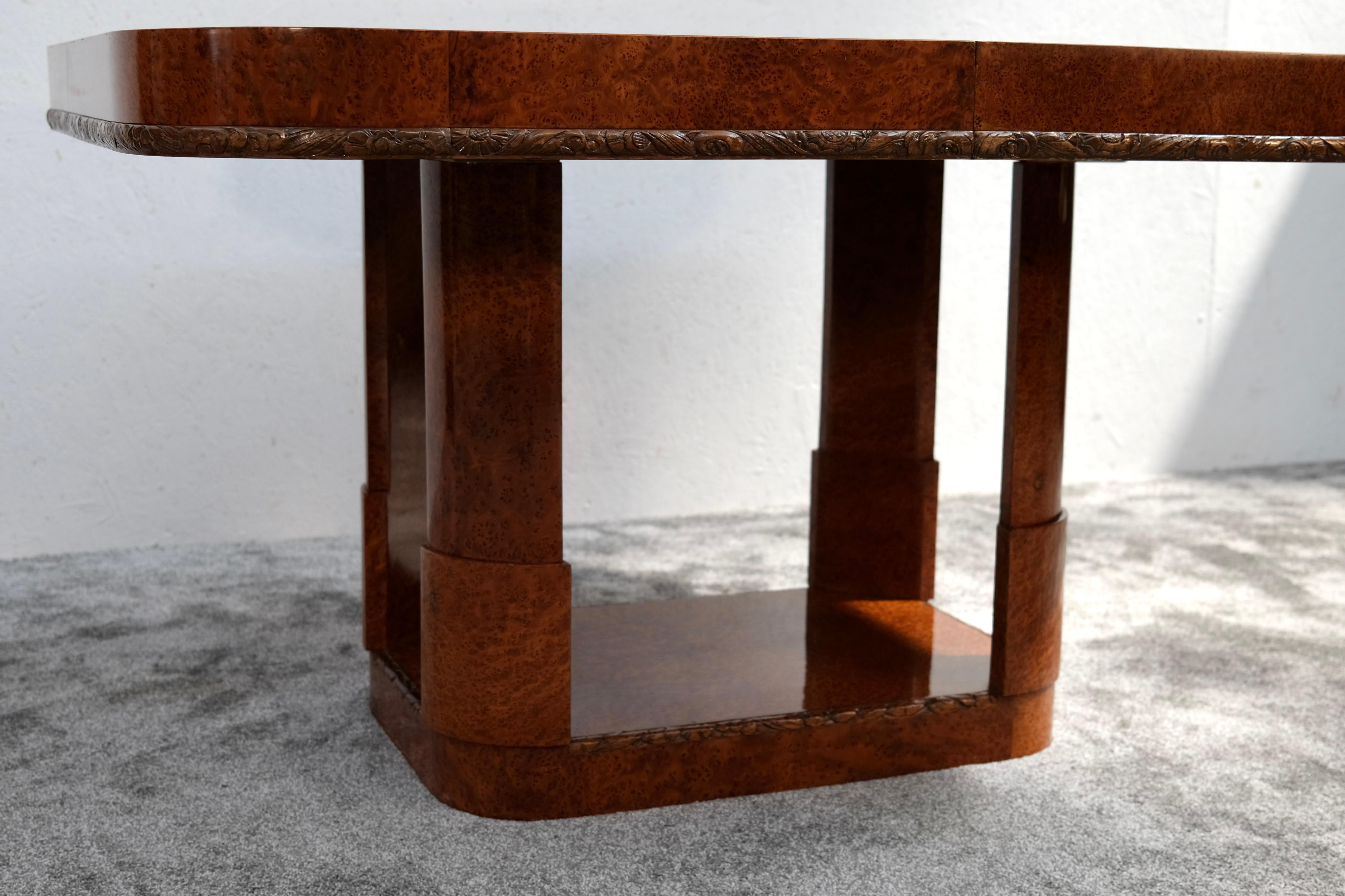 Extedable French Art Deco Dining Table in Thuja with Floral Carving, circa 1930 For Sale 1