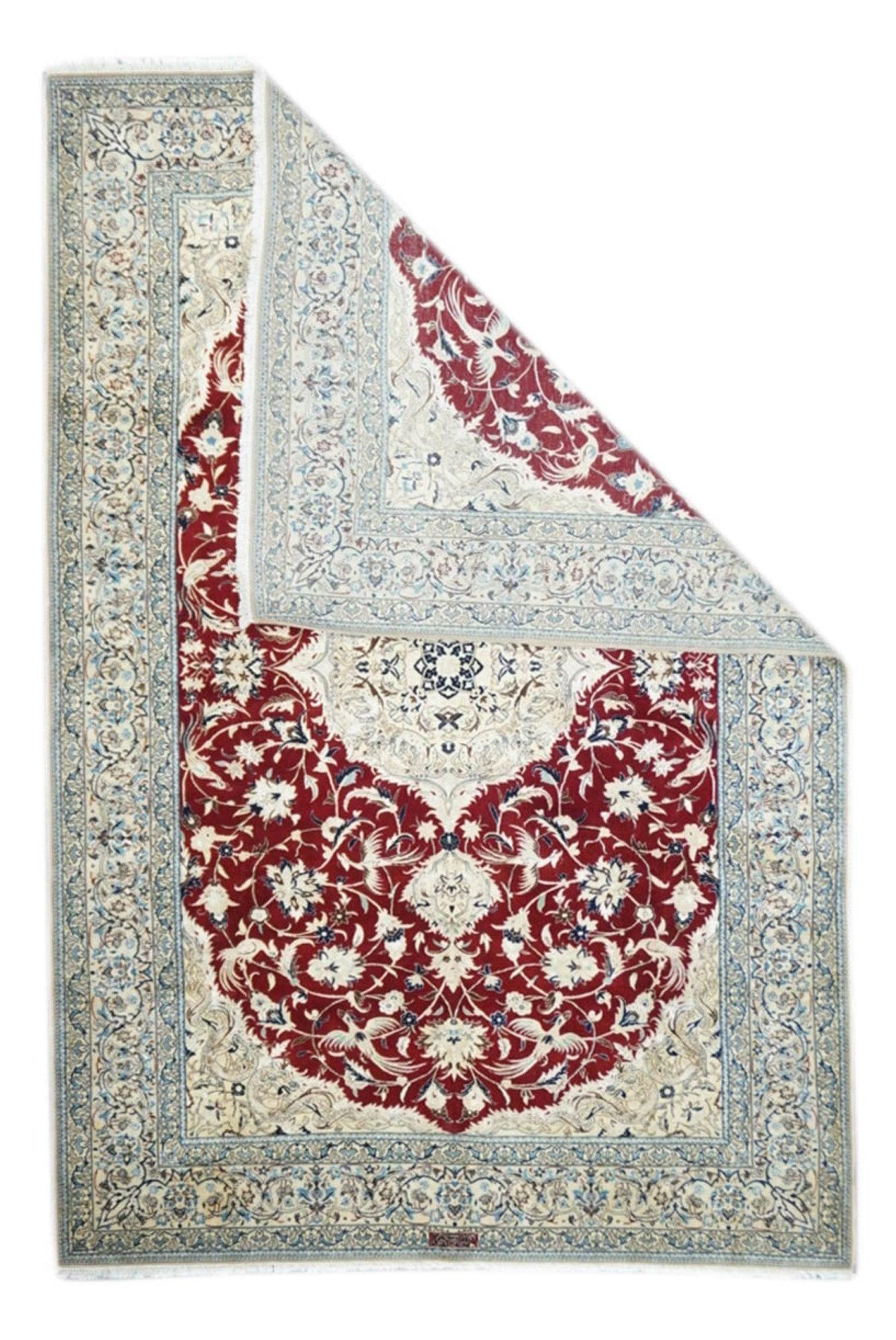 Tappeto Nain persiano d'epoca estremamente fine 6'1'' x 9'3''. Tappeti di questa città della Persia centrale, dagli anni '30 in poi; da molto fini a estremamente fini. Generalmente in colori chiari su disegni a medaglione. I migliori esempi con