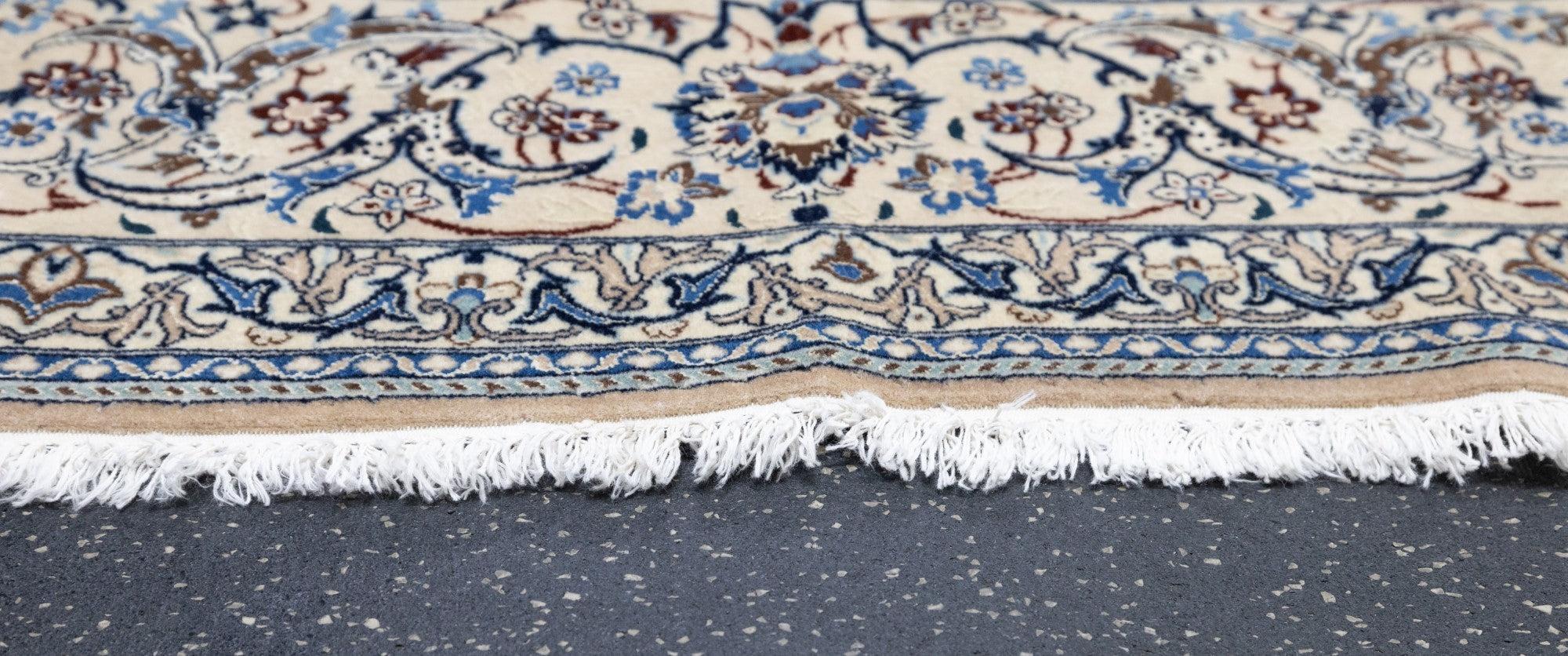 Tappeto Nain persiano d'epoca estremamente fine 6'1'' x 9'3'' In condizioni ottime in vendita a New York, NY
