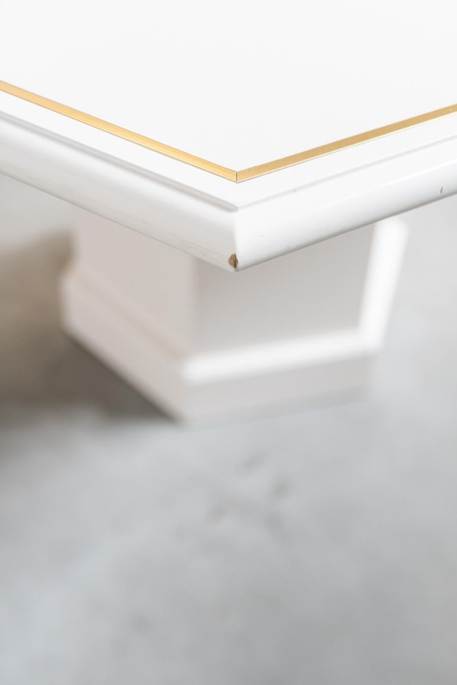 Mesa de comedor extensible de los años 80 Mario Sabot con 5 sillas lacadas en blanco en Bueno estado para la venta en Manzano, IT