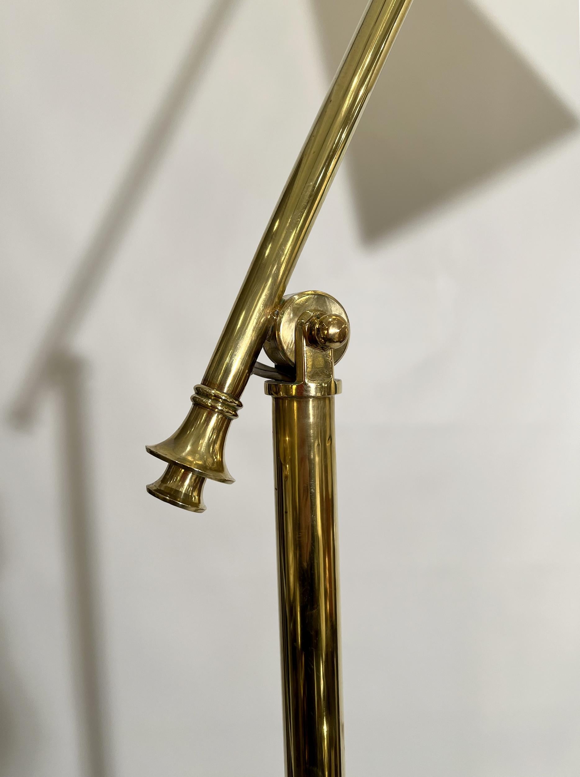 Extendable and articulated floor lamp, by Maison Stablet, France circa 1940/1950 In Good Condition In Paris, FR