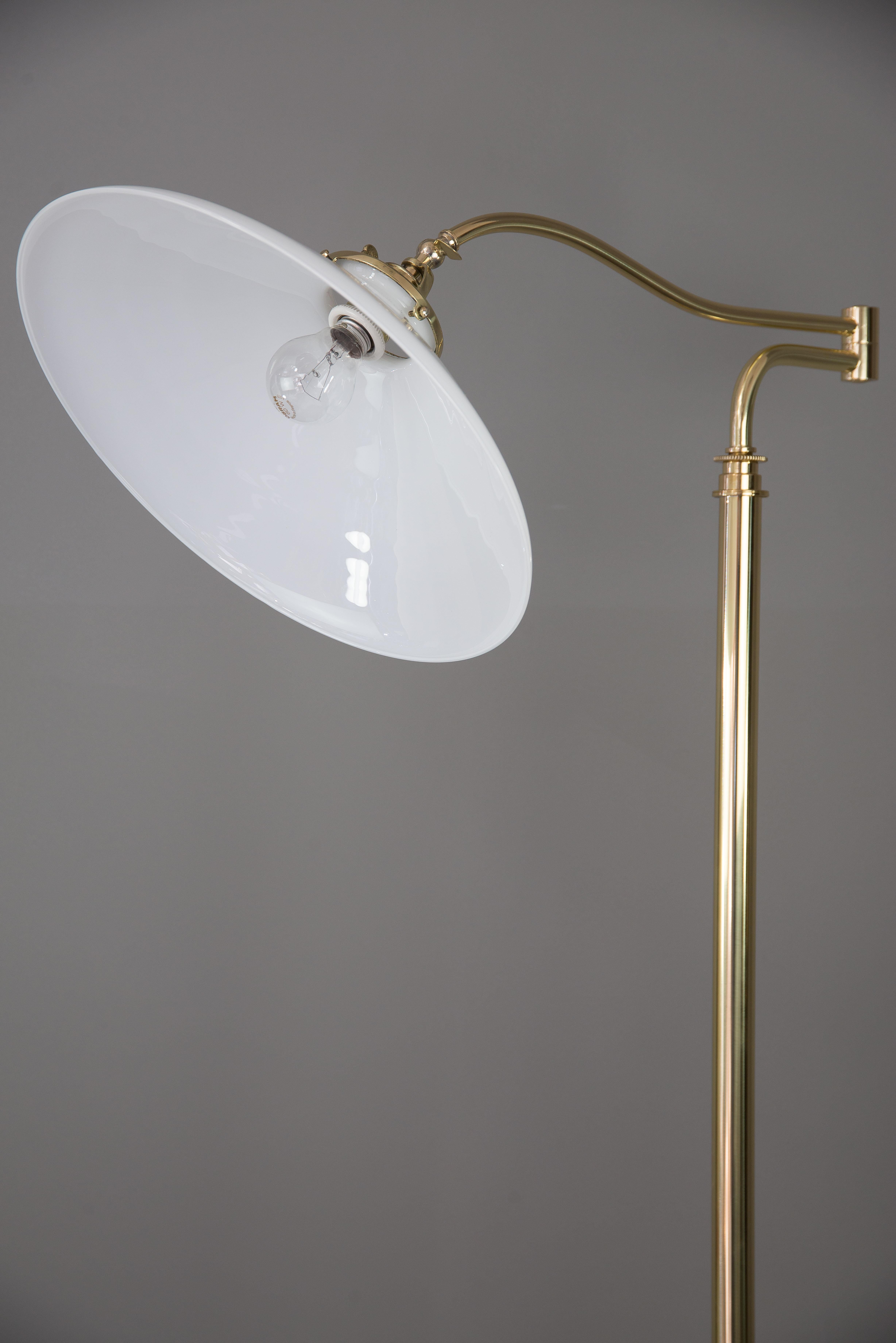 Extendable and Swiveling Art Deco Floorlamp, circa 1920s 3