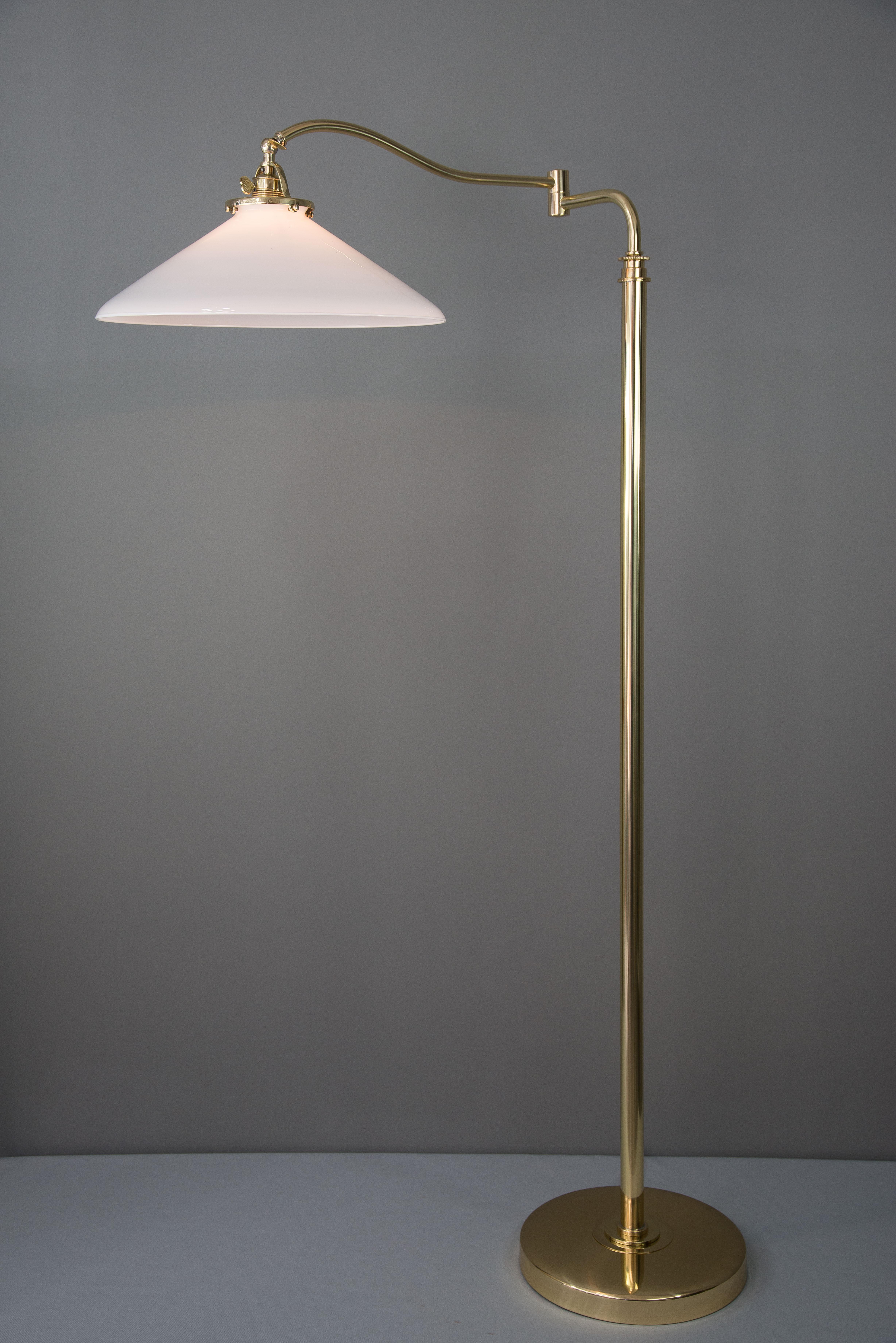 Extendable and Swiveling Art Deco Floorlamp, circa 1920s 8