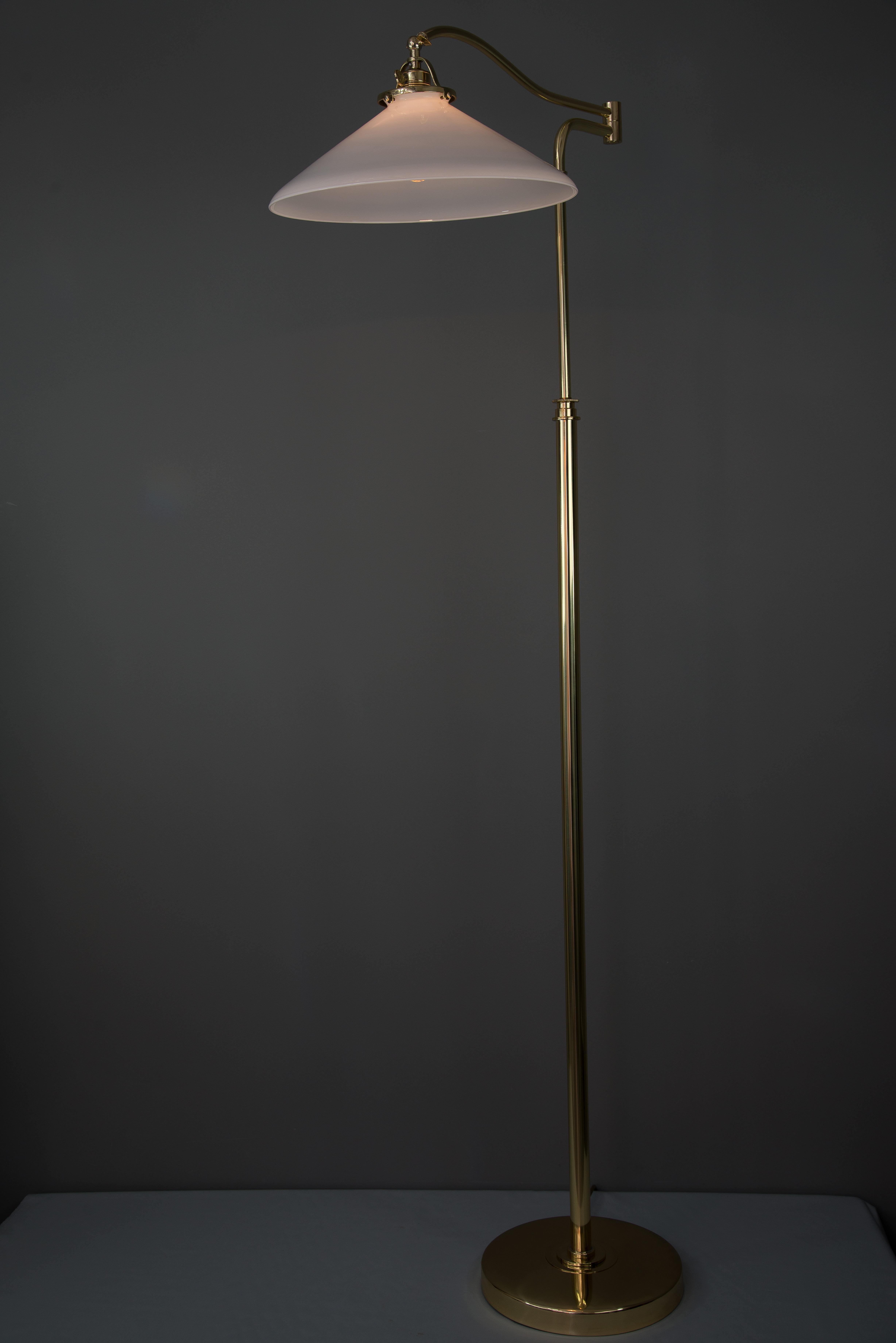 Extendable and Swiveling Art Deco Floorlamp, circa 1920s In Good Condition In Wien, AT