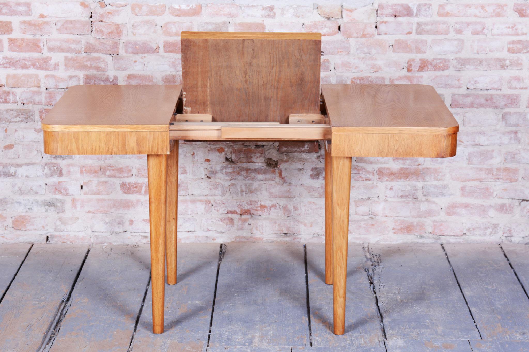 Table de salle à manger extensible Art déco, par Jindřich Halabala, UP Závody, République tchèque, années 1940 en vente 4