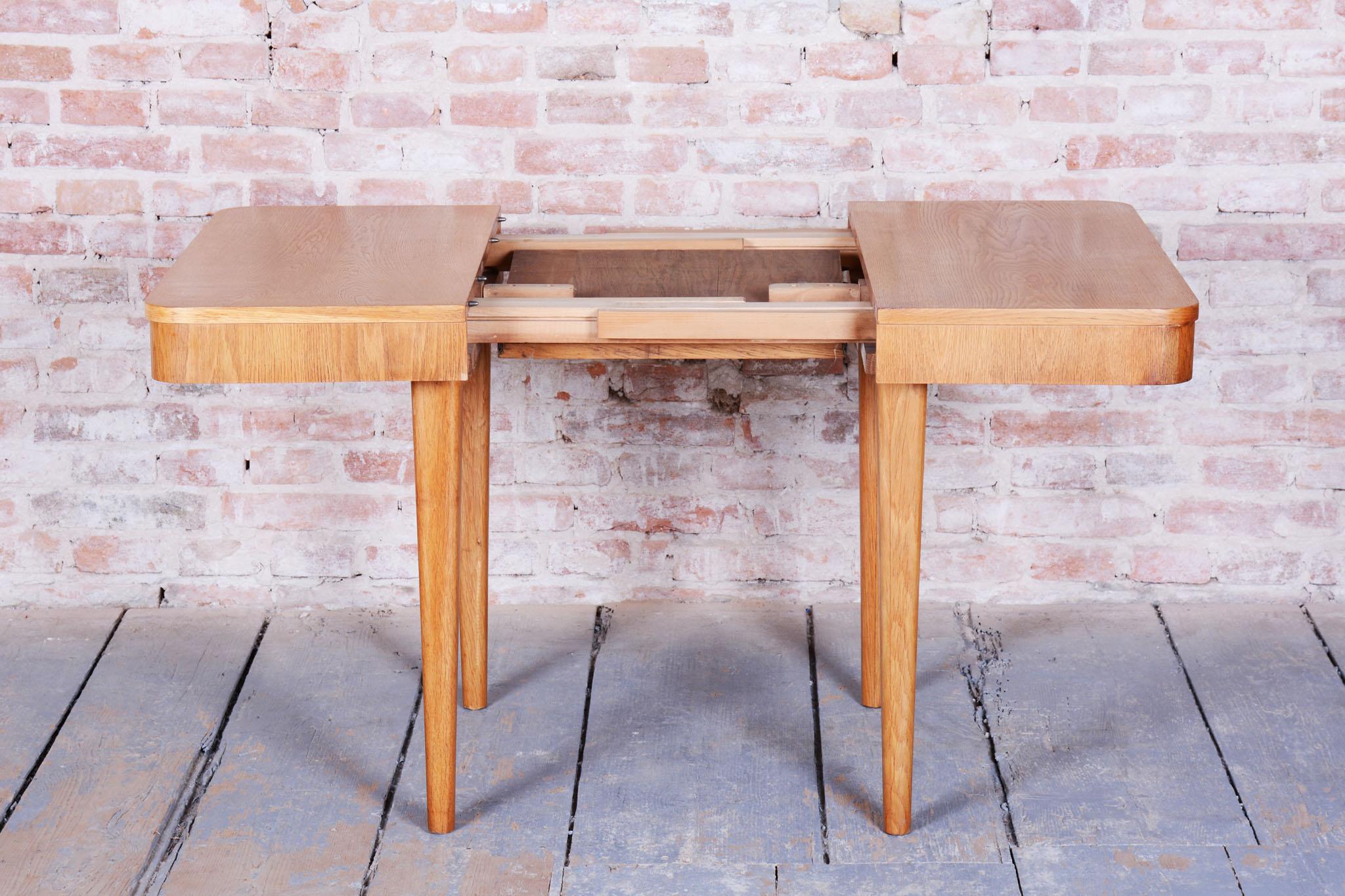 Table de salle à manger extensible Art déco, par Jindřich Halabala, UP Závody, République tchèque, années 1940 en vente 5