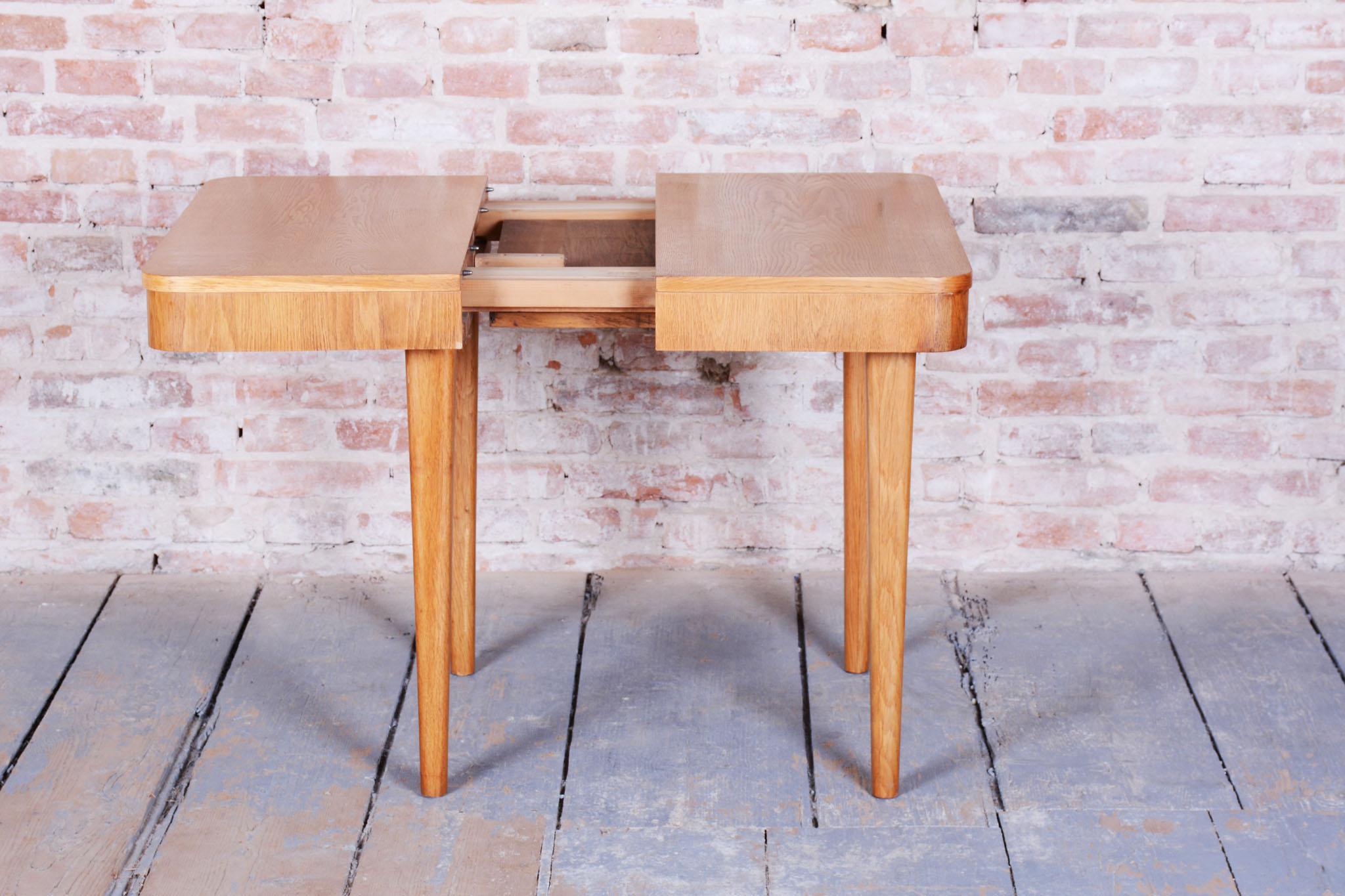 Table de salle à manger extensible Art déco, par Jindřich Halabala, UP Závody, République tchèque, années 1940 en vente 6