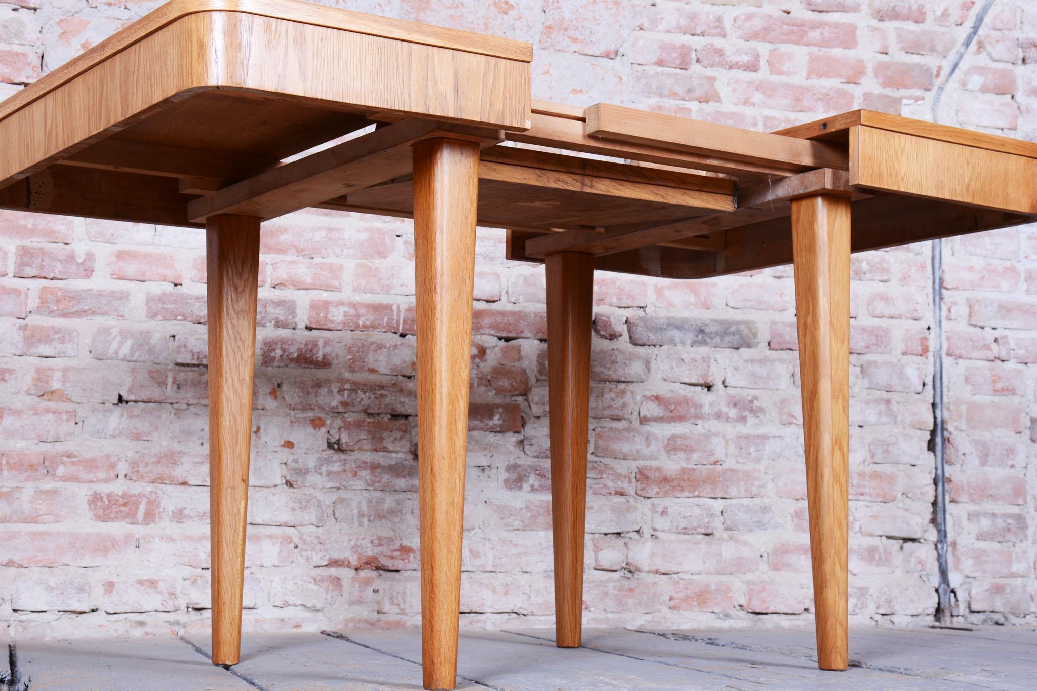 Table de salle à manger extensible Art déco, par Jindřich Halabala, UP Závody, République tchèque, années 1940 en vente 14