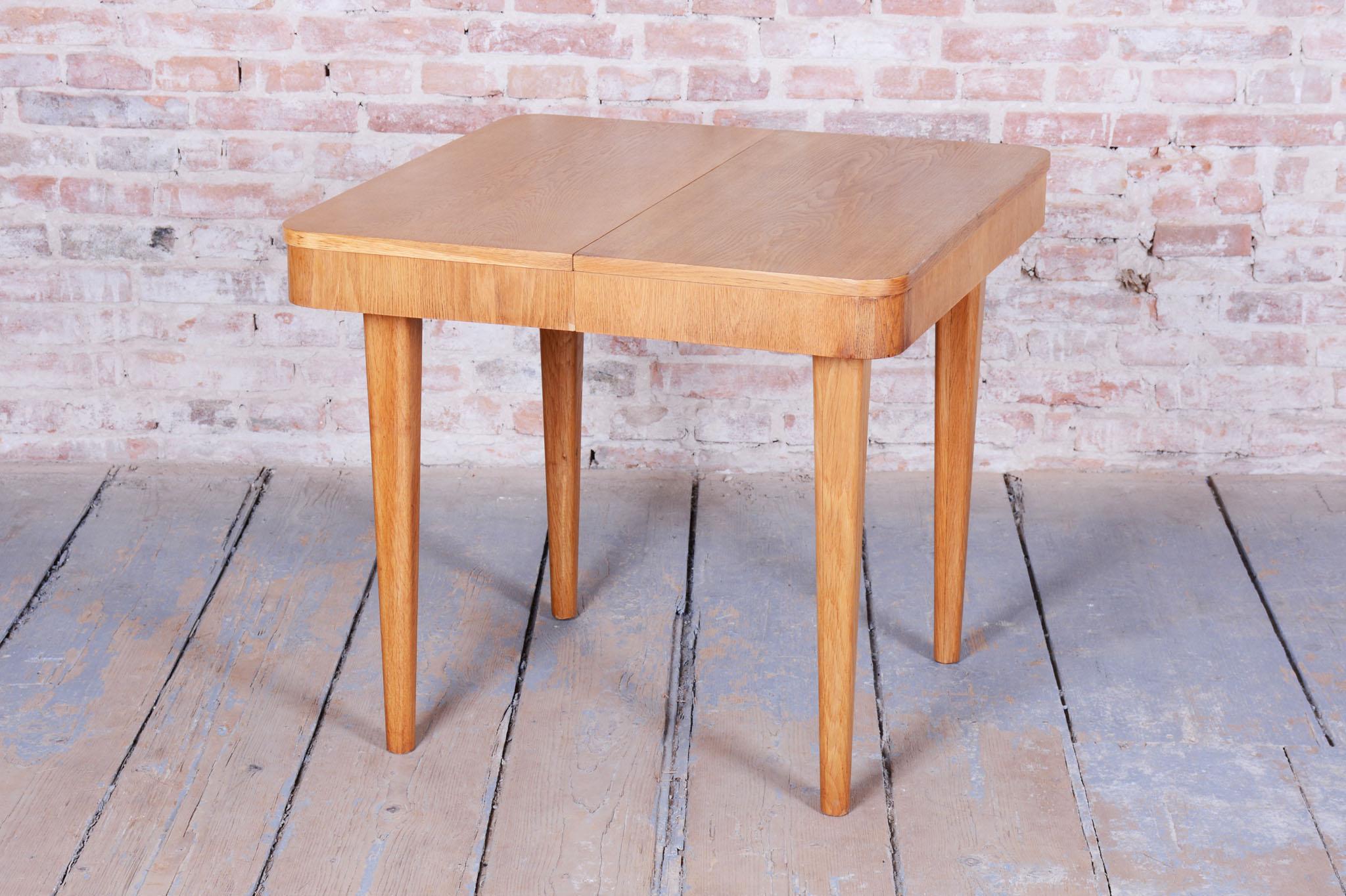 Tchèque Table de salle à manger extensible Art déco, par Jindřich Halabala, UP Závody, République tchèque, années 1940 en vente