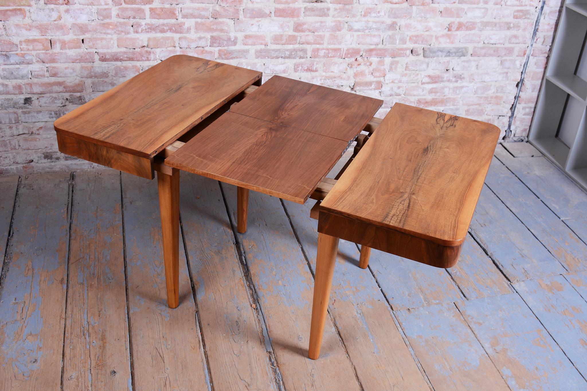 Table de salle à manger extensible Art déco, par Jindřich Halabala, UP Závody, République tchèque, années 1940 Bon état - En vente à Brandys nad Labem, Středočeský kraj