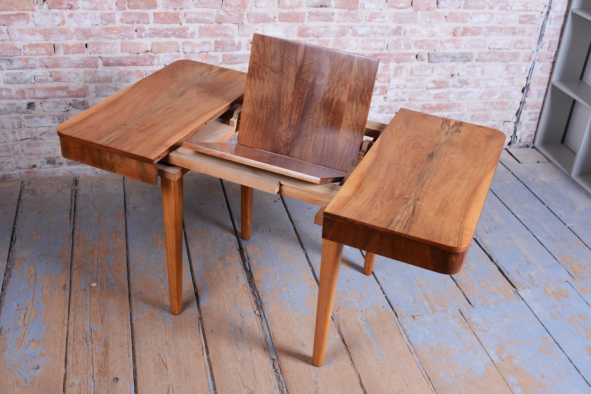 Milieu du XXe siècle Table de salle à manger extensible Art déco, par Jindřich Halabala, UP Závody, République tchèque, années 1940 en vente