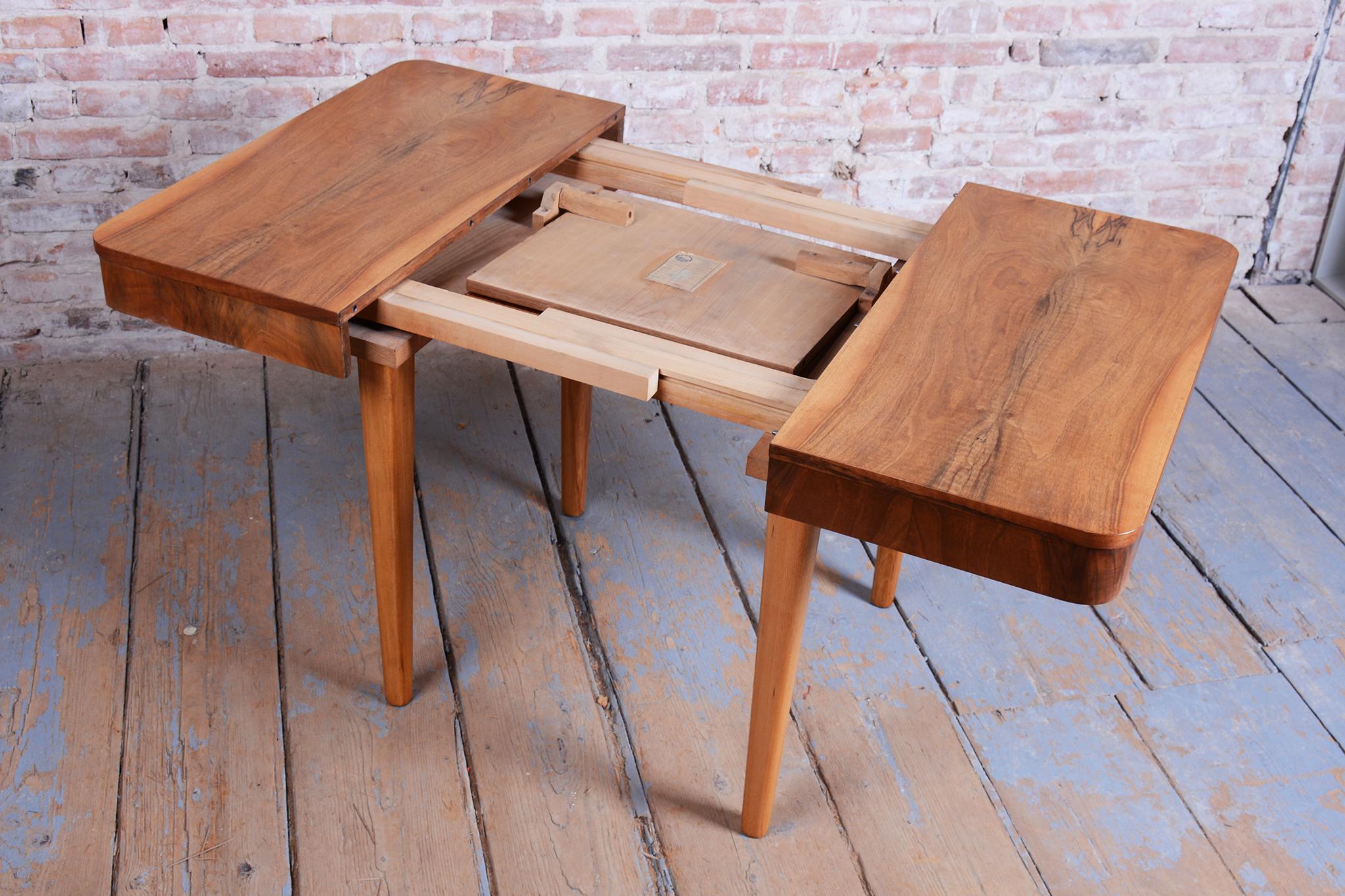 Table de salle à manger extensible Art déco, par Jindřich Halabala, UP Závody, République tchèque, années 1940 en vente 1