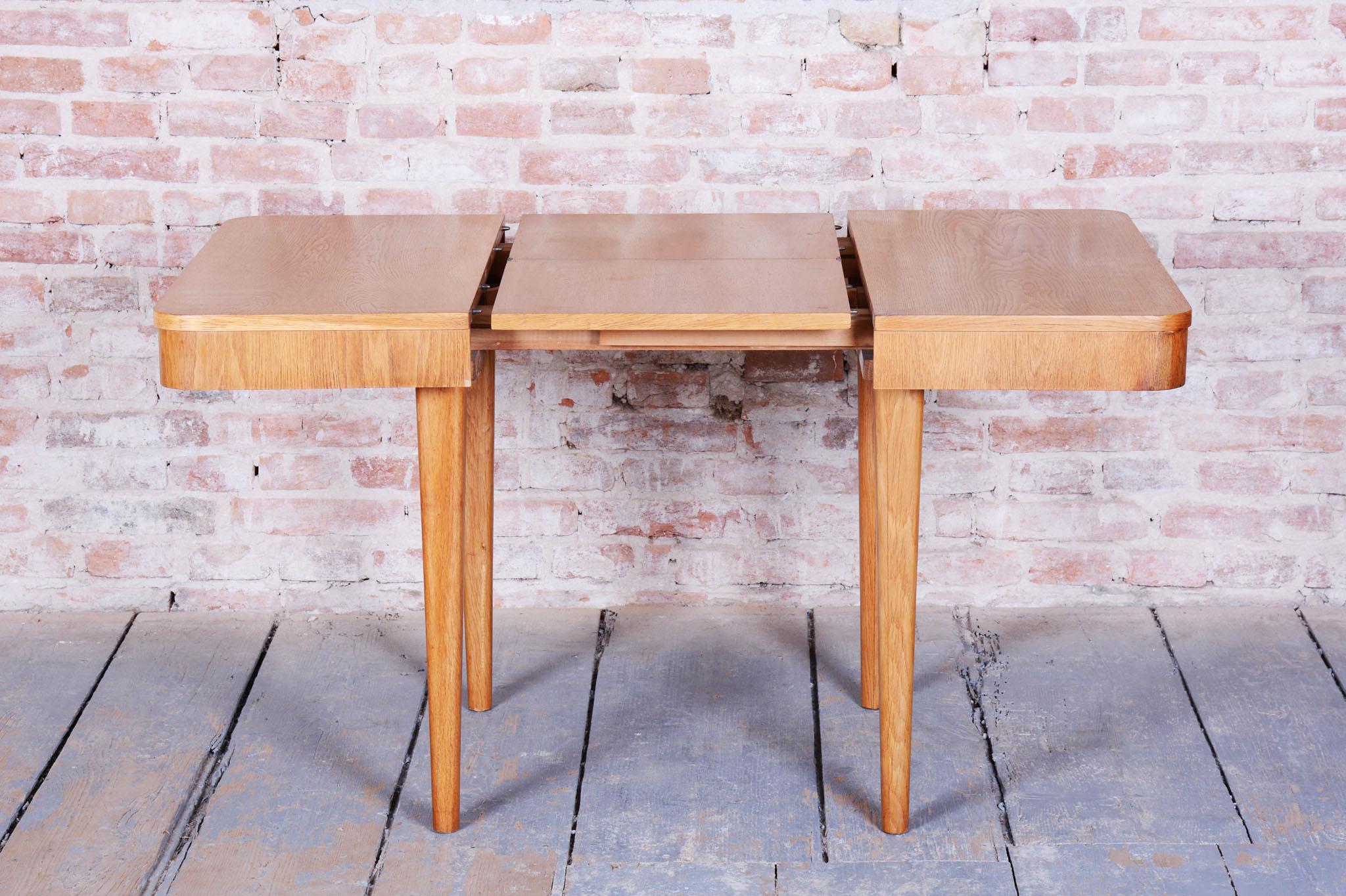Table de salle à manger extensible Art déco, par Jindřich Halabala, UP Závody, République tchèque, années 1940 en vente 2