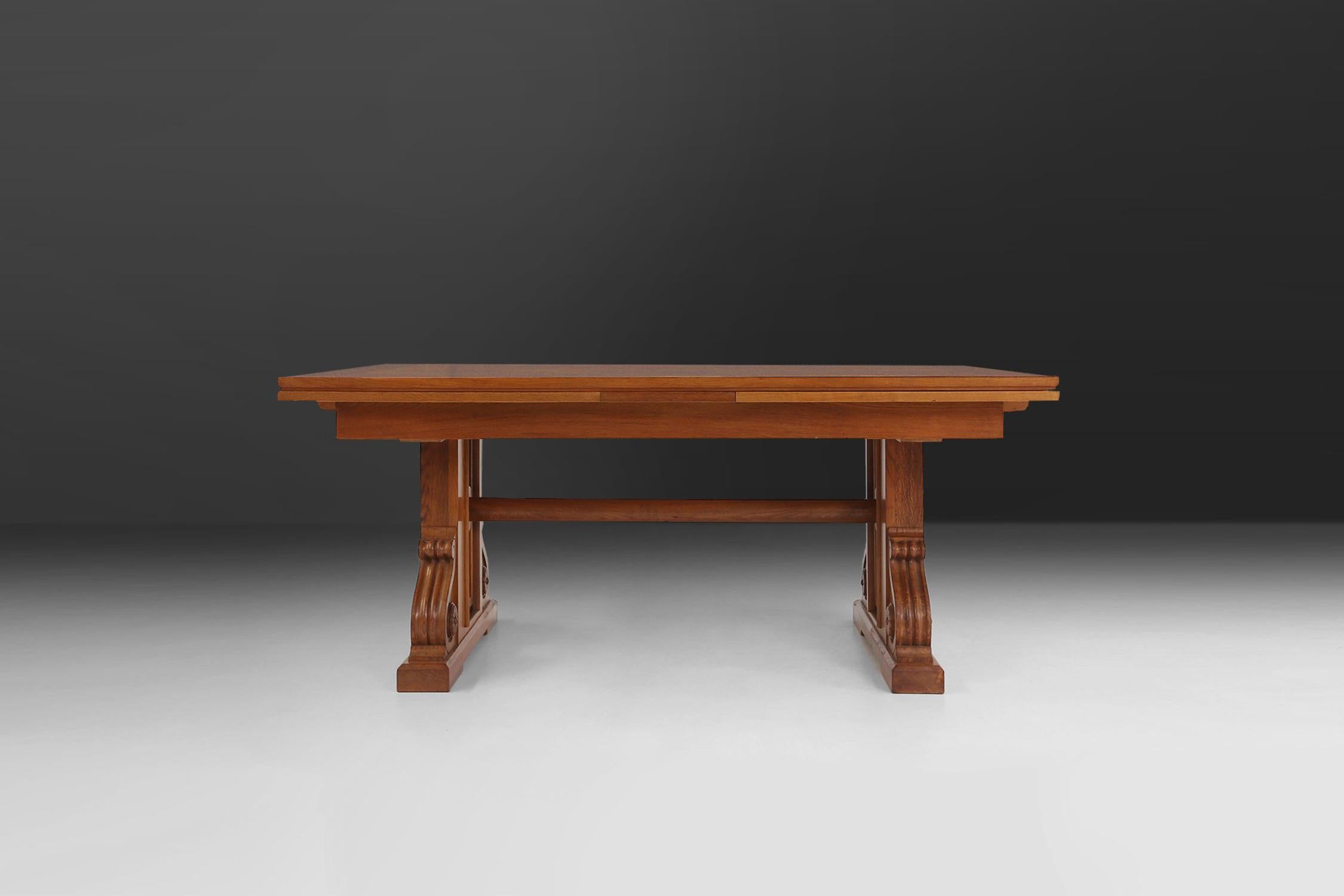 Belgium / 1940 / dining table / oak / Art Deco 

Belgian Art Deco dining table made of solid oak wood. Beautiful designed table representing the Art Deco period of the 1940s. This table features a base consisting of large monumental legs with