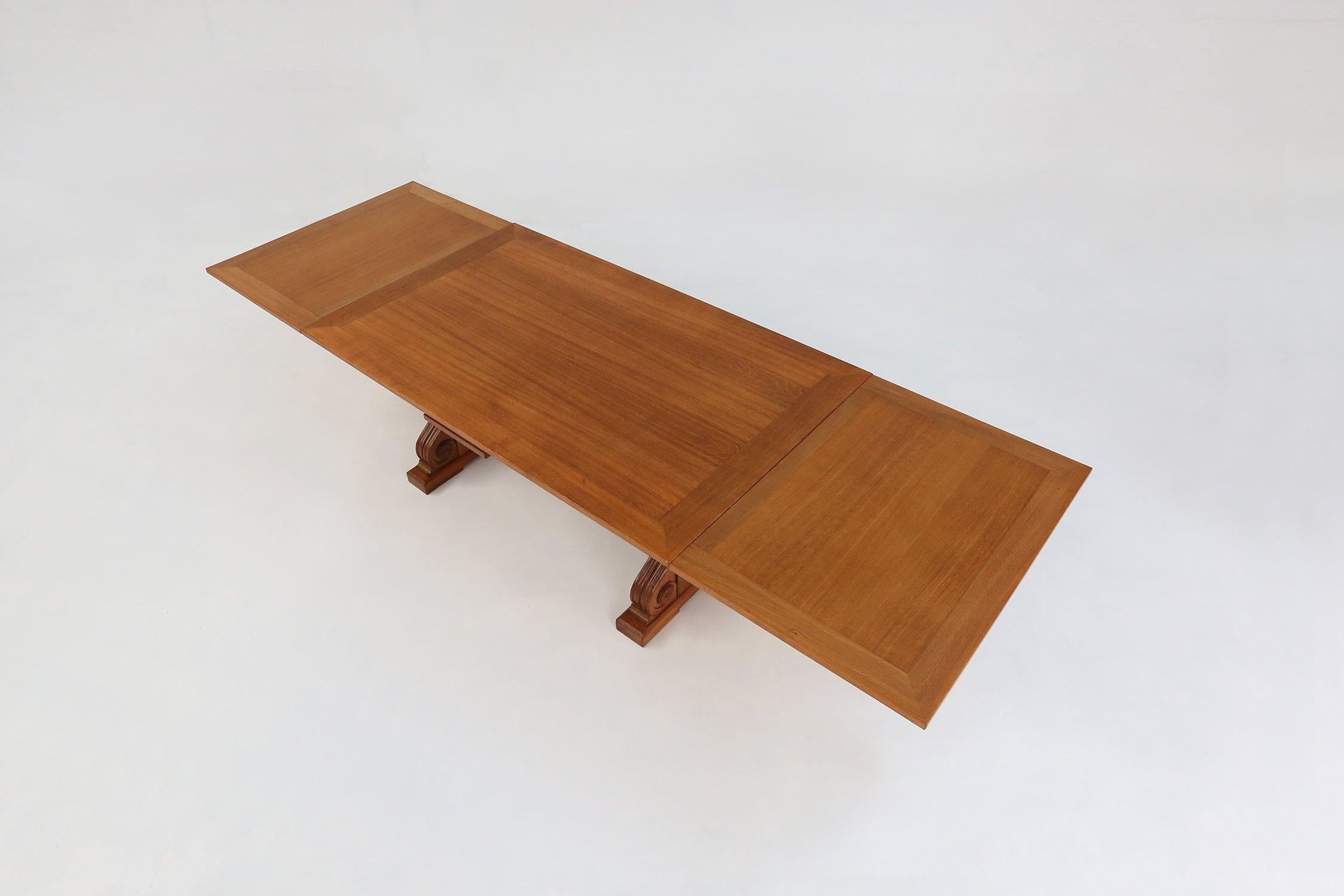 Extendable Art Deco Dining Table in full oak, 1940s In Good Condition For Sale In Meulebeke, BE