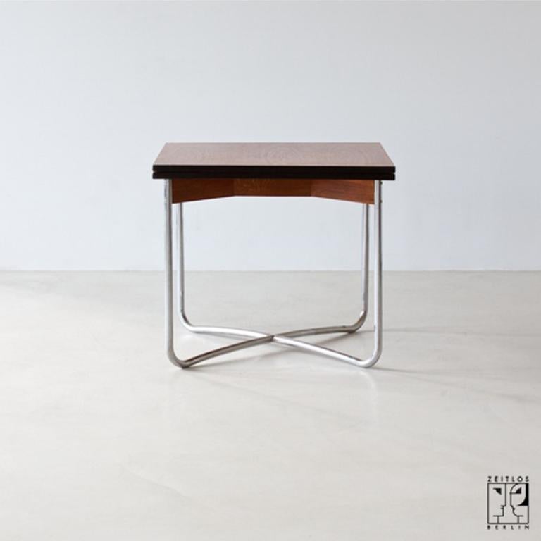 German Extendable Bauhaus dining table made of tubular steel and veneered table tops For Sale