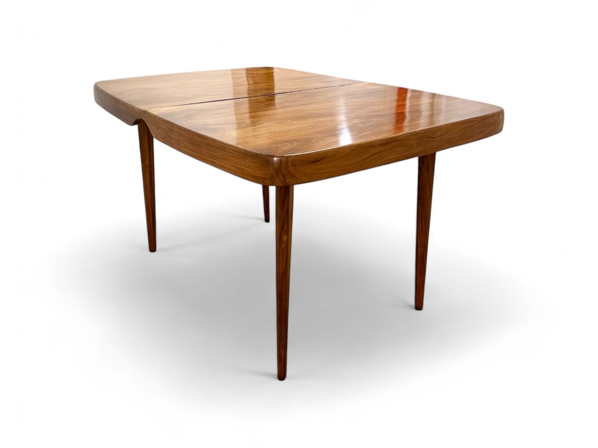 Legno massiccio Tavolo da pranzo moderno brasiliano allungabile in legno duro di Caviuna, Carlo Hauner 1950s in vendita