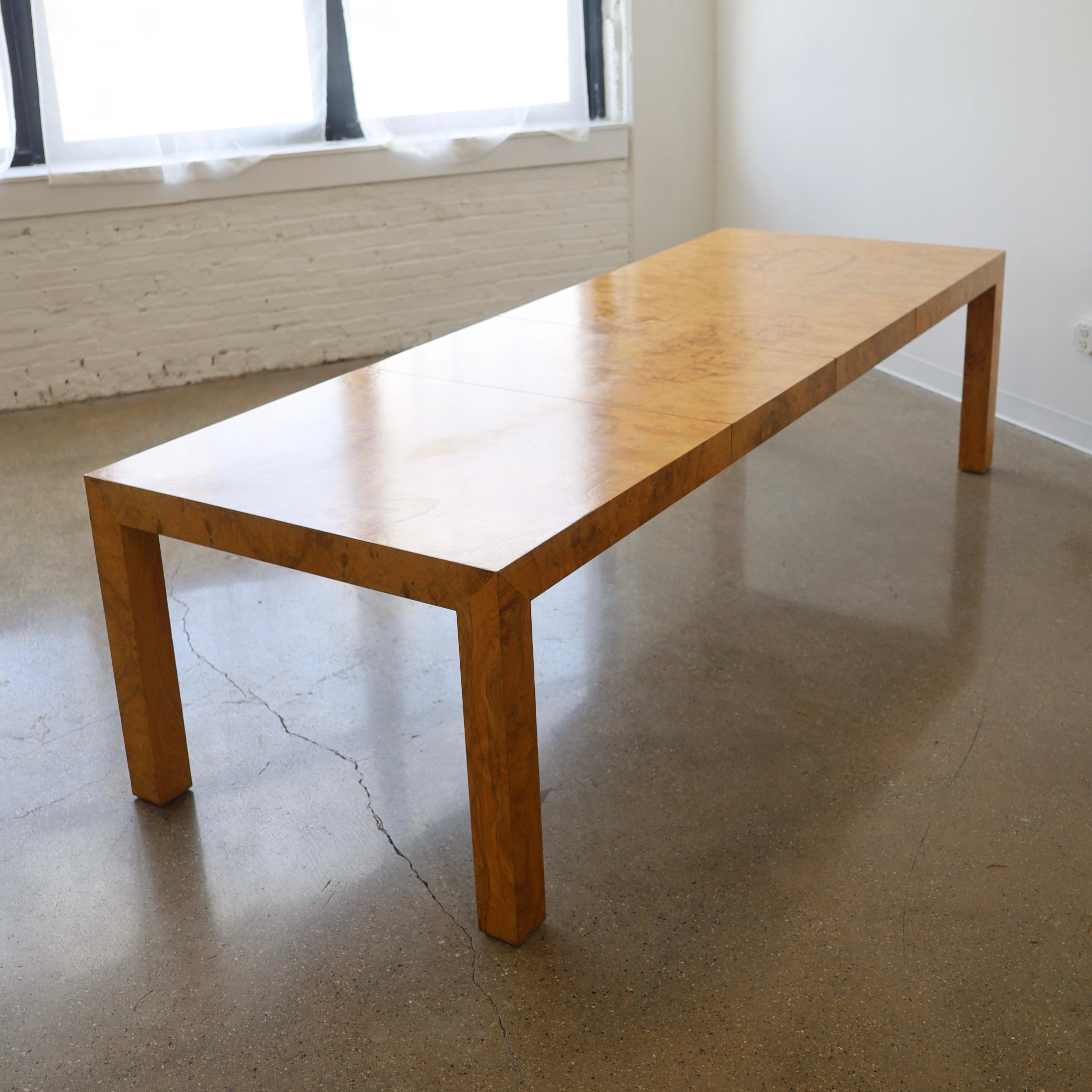 Broussin Table de salle à manger extensible en bois de bure en vente
