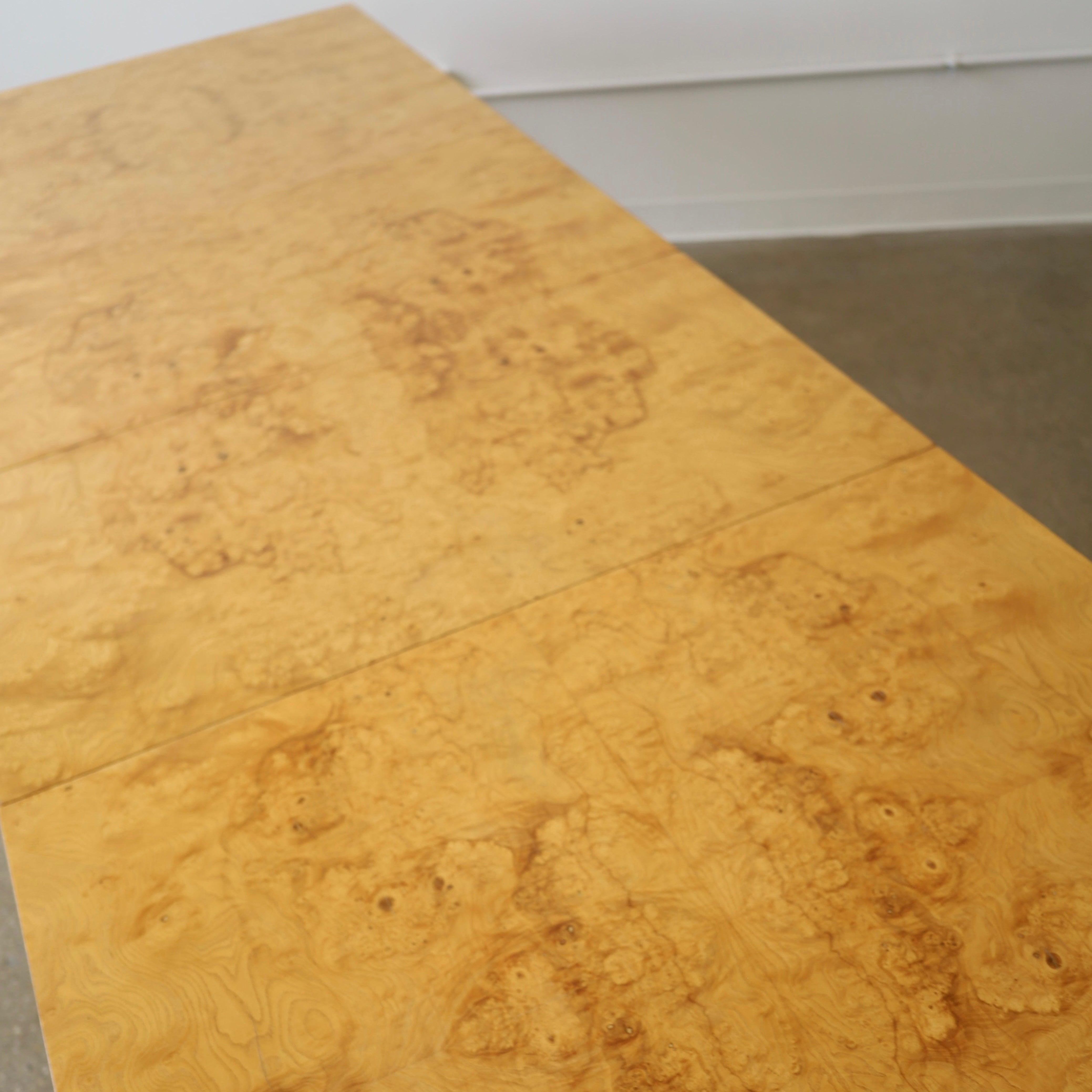 Table de salle à manger extensible en bois de bure en vente 1