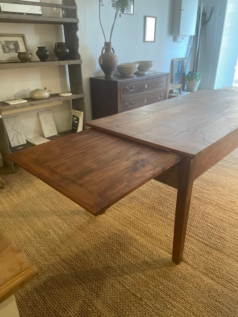 Extendable Cherrywood Dining Table mid 20th For Sale 3