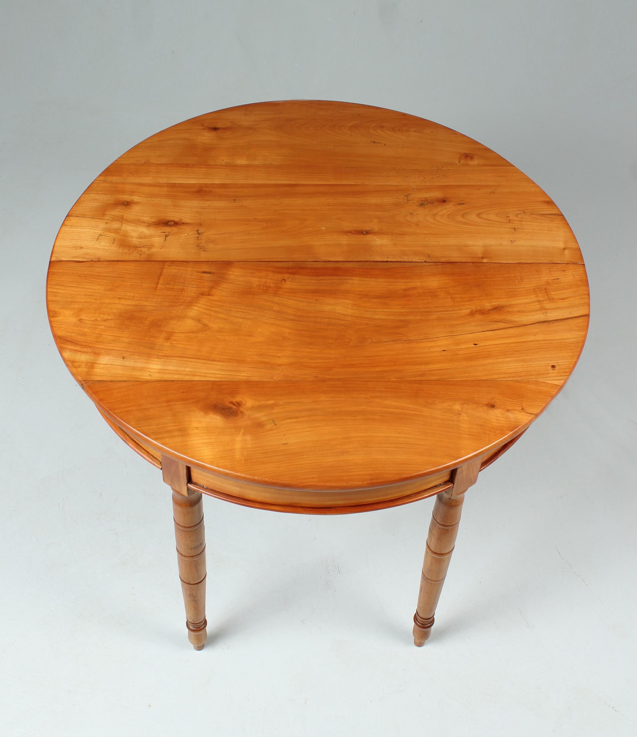Extendable Cherrywood Dining Table, Germany, Mid 19th Century For Sale 8