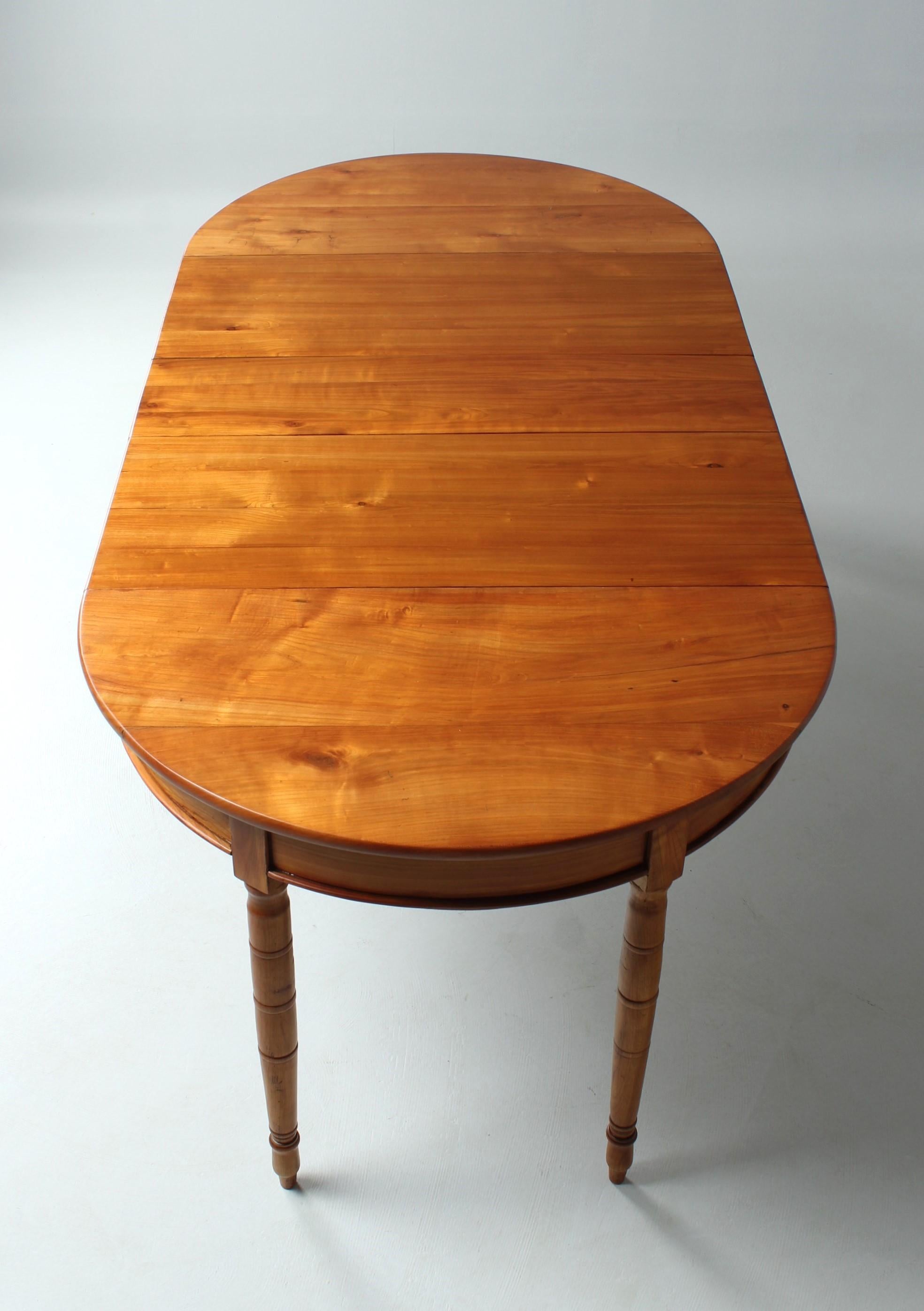 Extendable Cherrywood Dining Table, Germany, Mid 19th Century For Sale 9