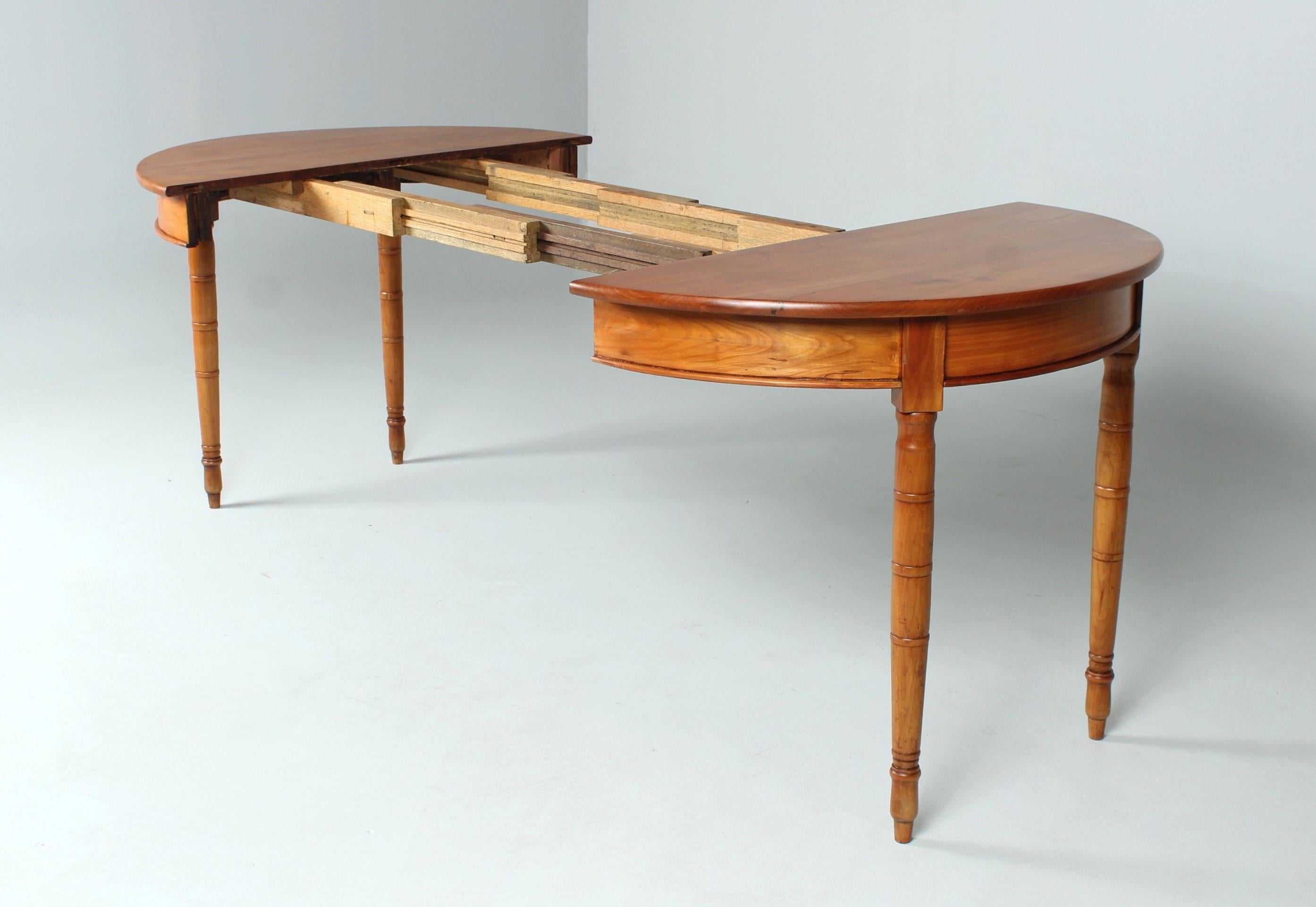 Extendable Cherrywood Dining Table, Germany, Mid 19th Century For Sale 3