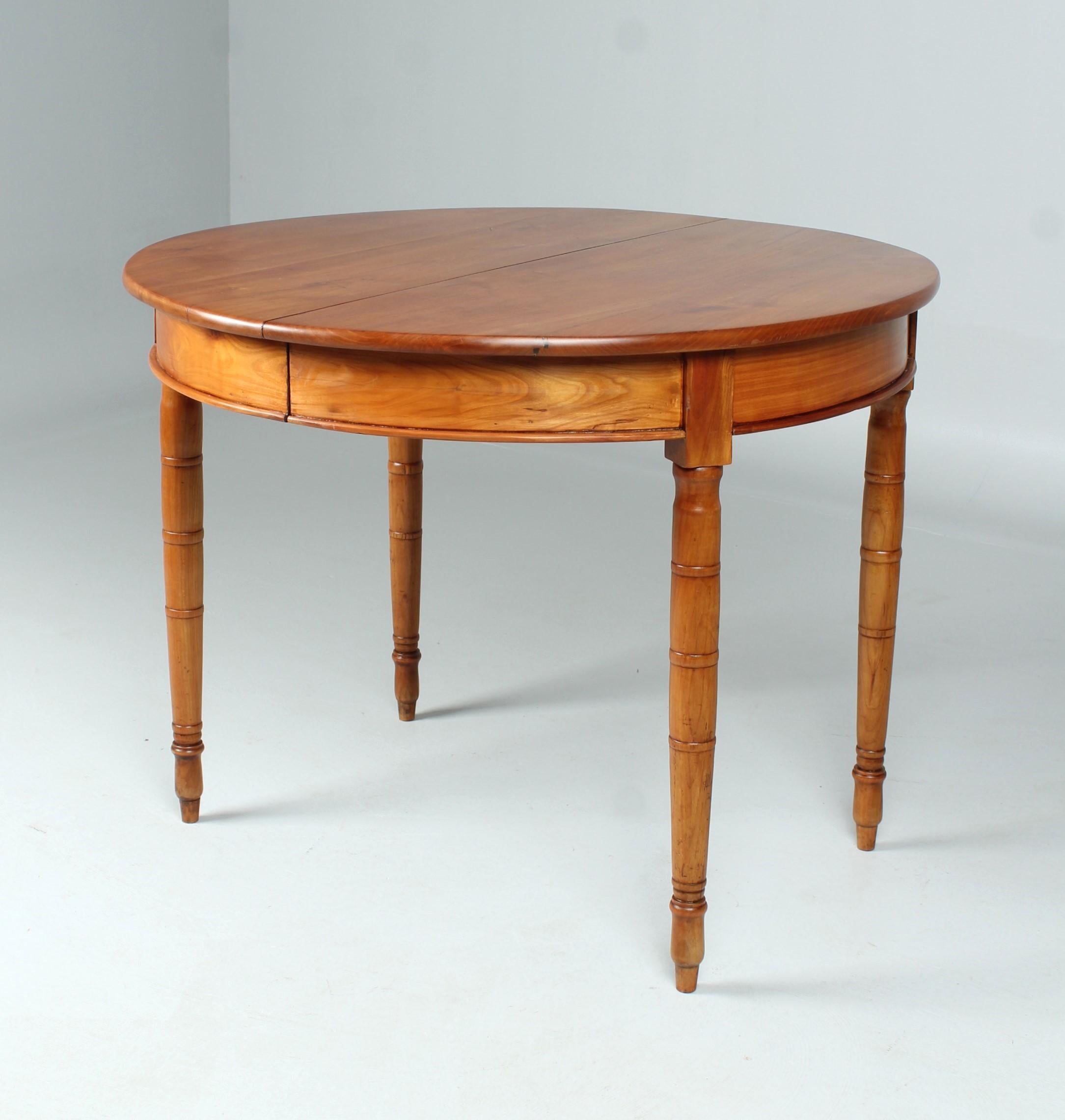 Extendable Cherrywood Dining Table, Germany, Mid 19th Century For Sale 5