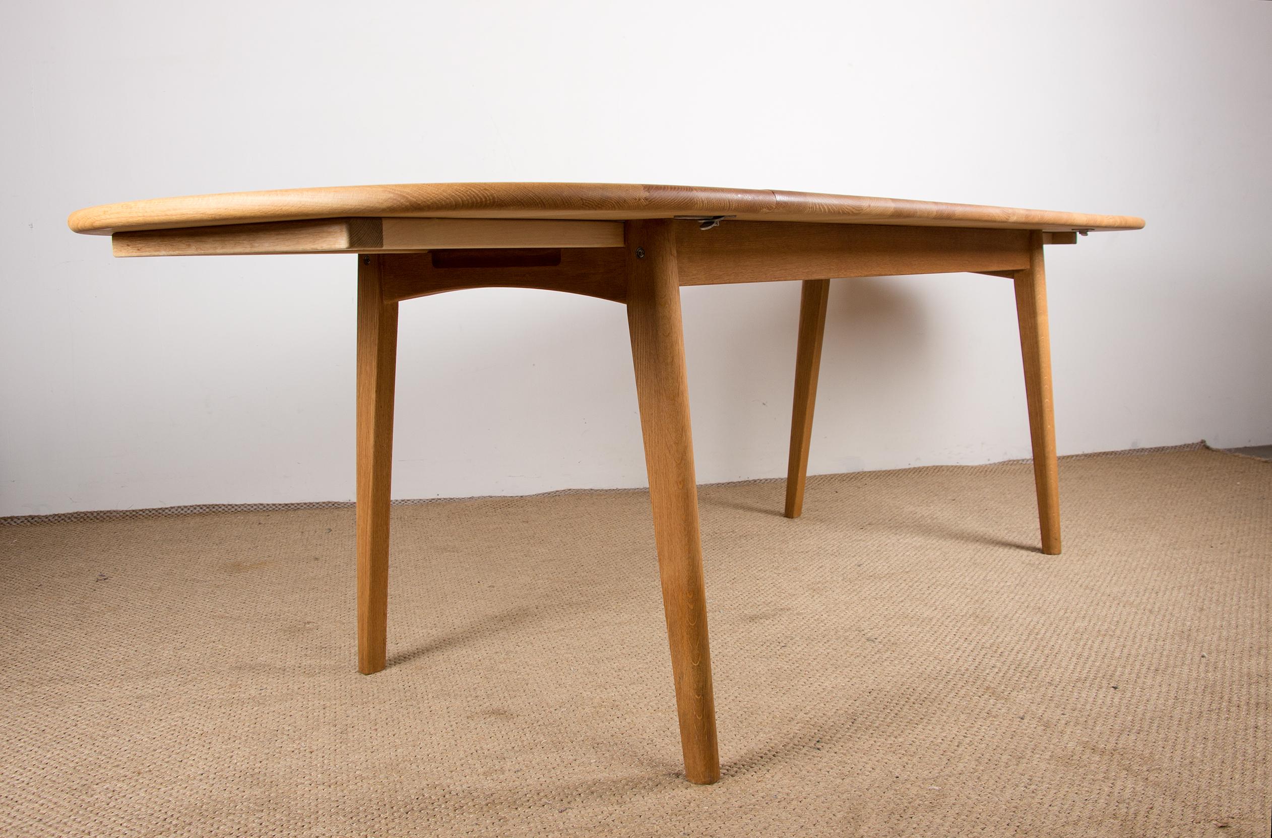 Extendable Danish Dining Table in Solid Oak, Model CH006 Hans Wegner/Carl Hansen 5