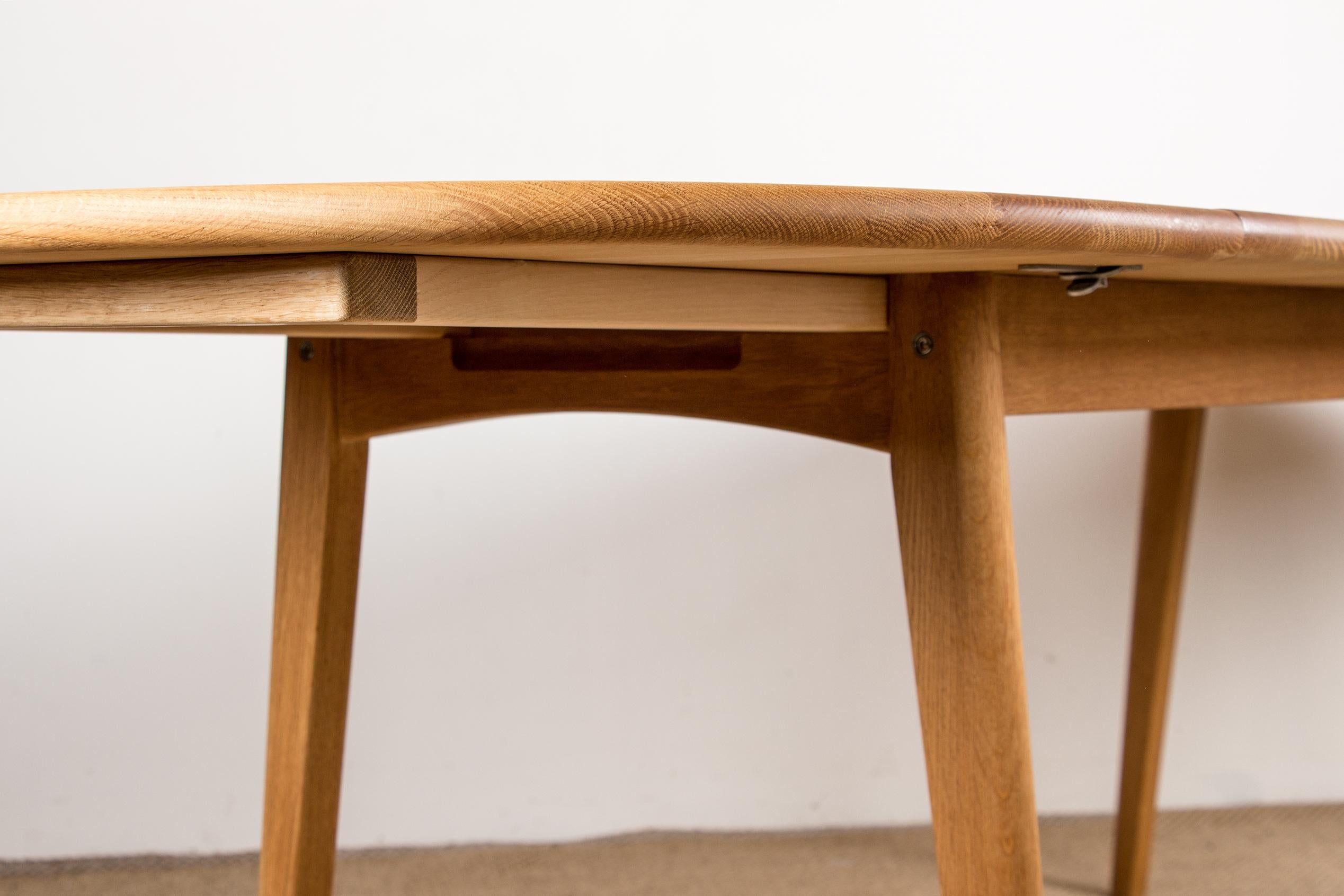 Extendable Danish Dining Table in Solid Oak, Model CH006 Hans Wegner/Carl Hansen 6